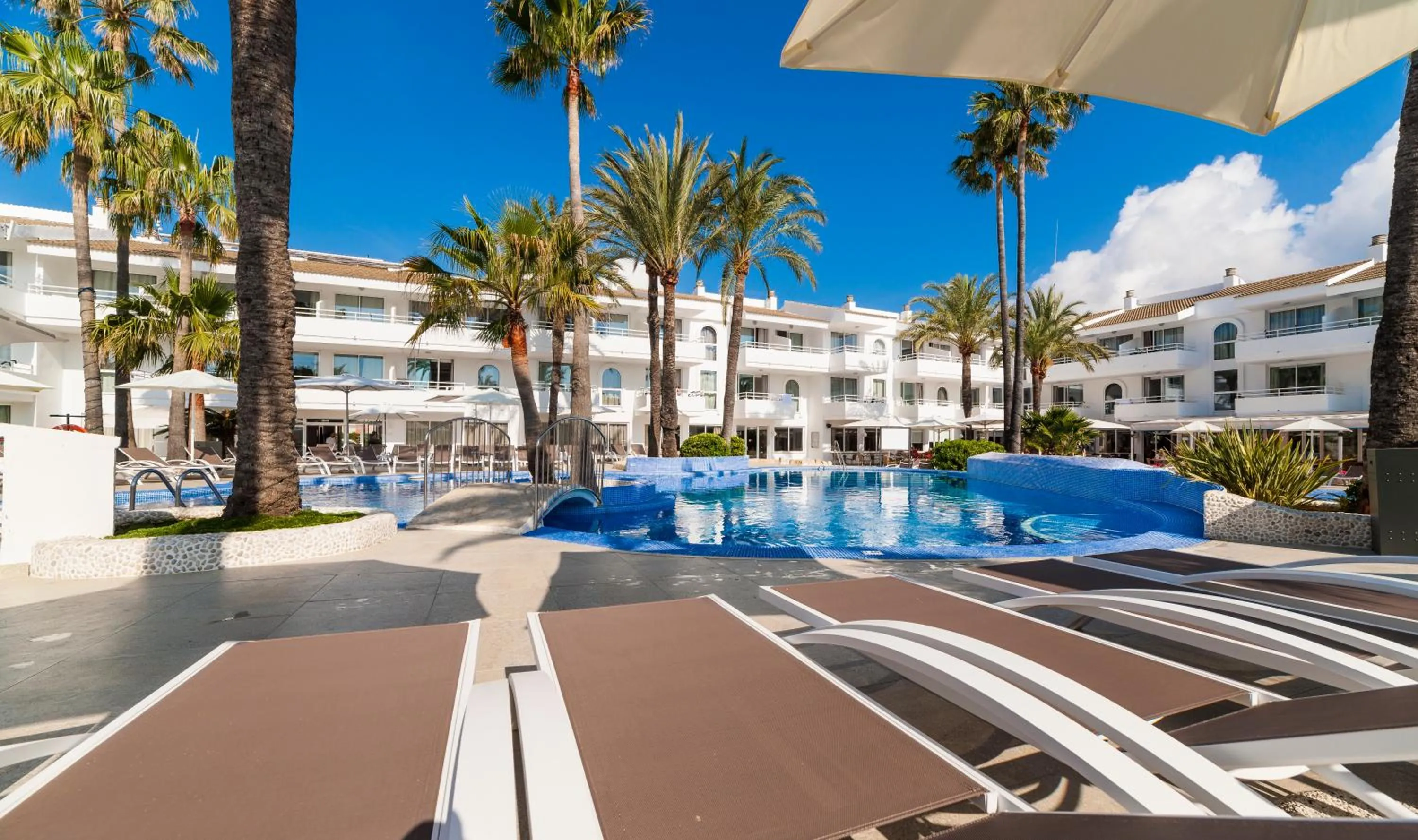 Day in Hoposa Montelin