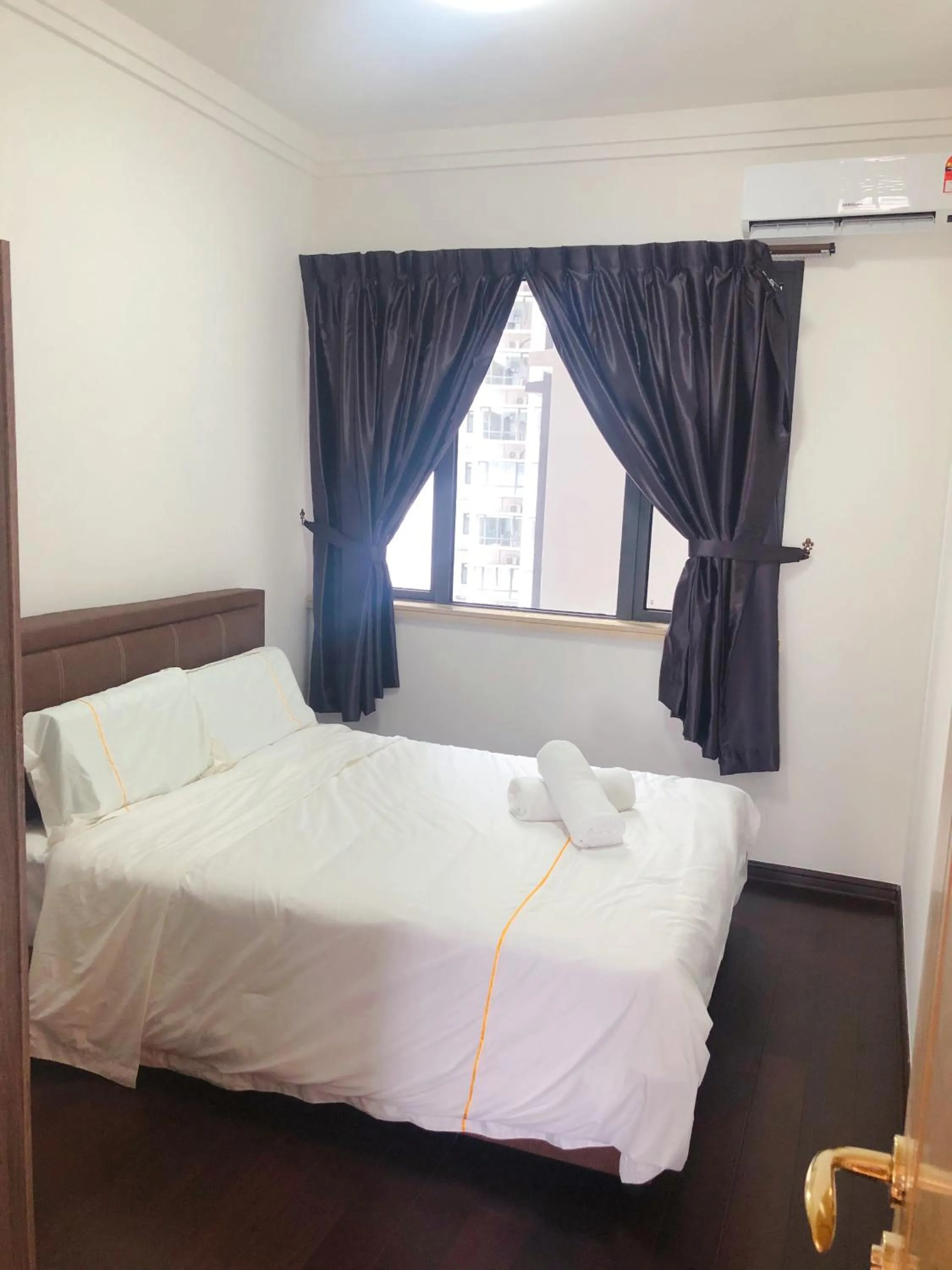 Bed in R&F Princess Cove @ R&F Mall