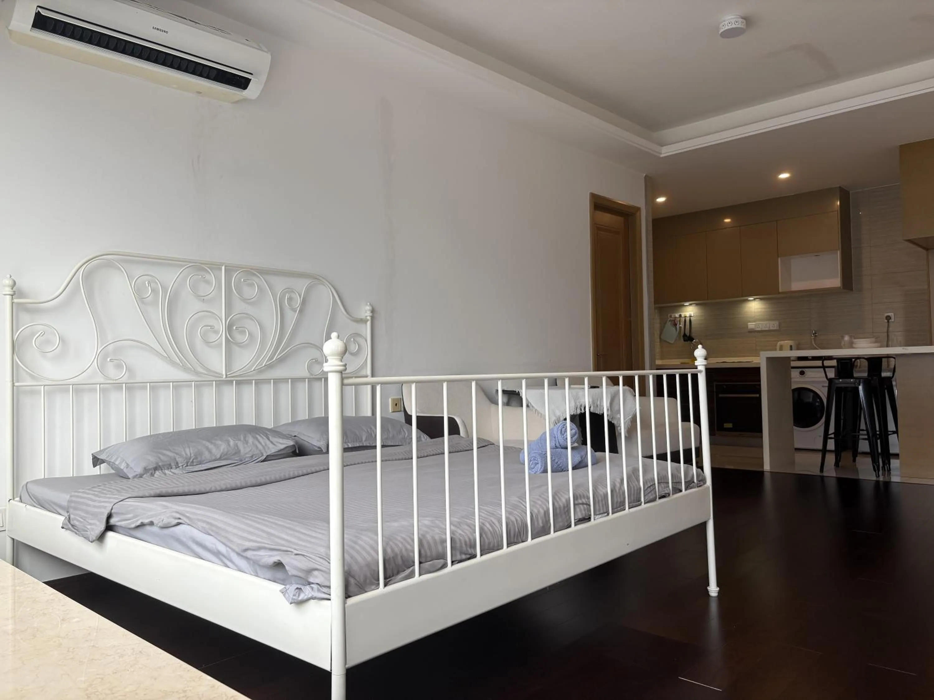 Bed in R&F Princess Cove @ R&F Mall