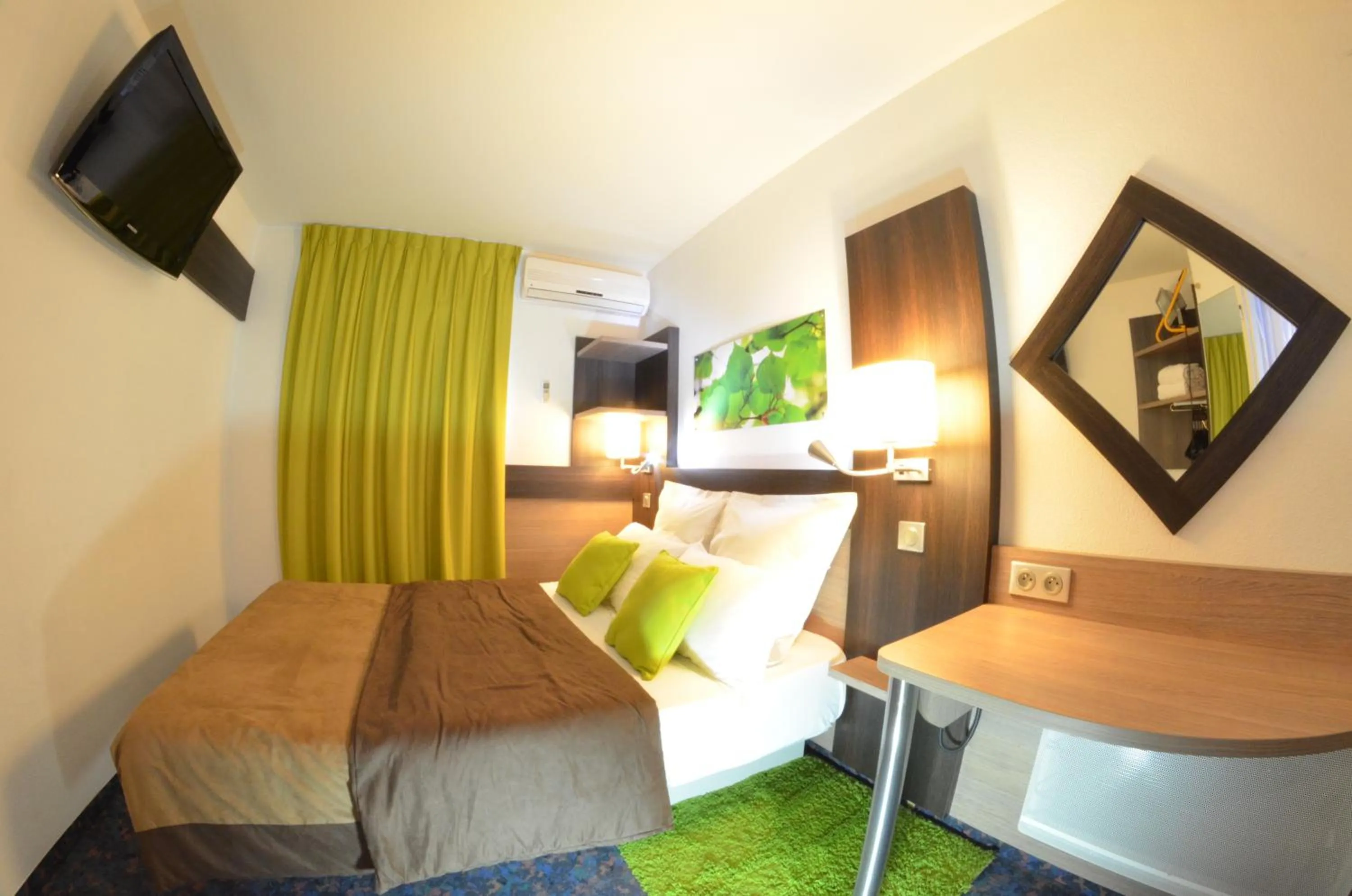 Bed in A&H PRIVILÈGE Lyon Est - Saint Priest Eurexpo