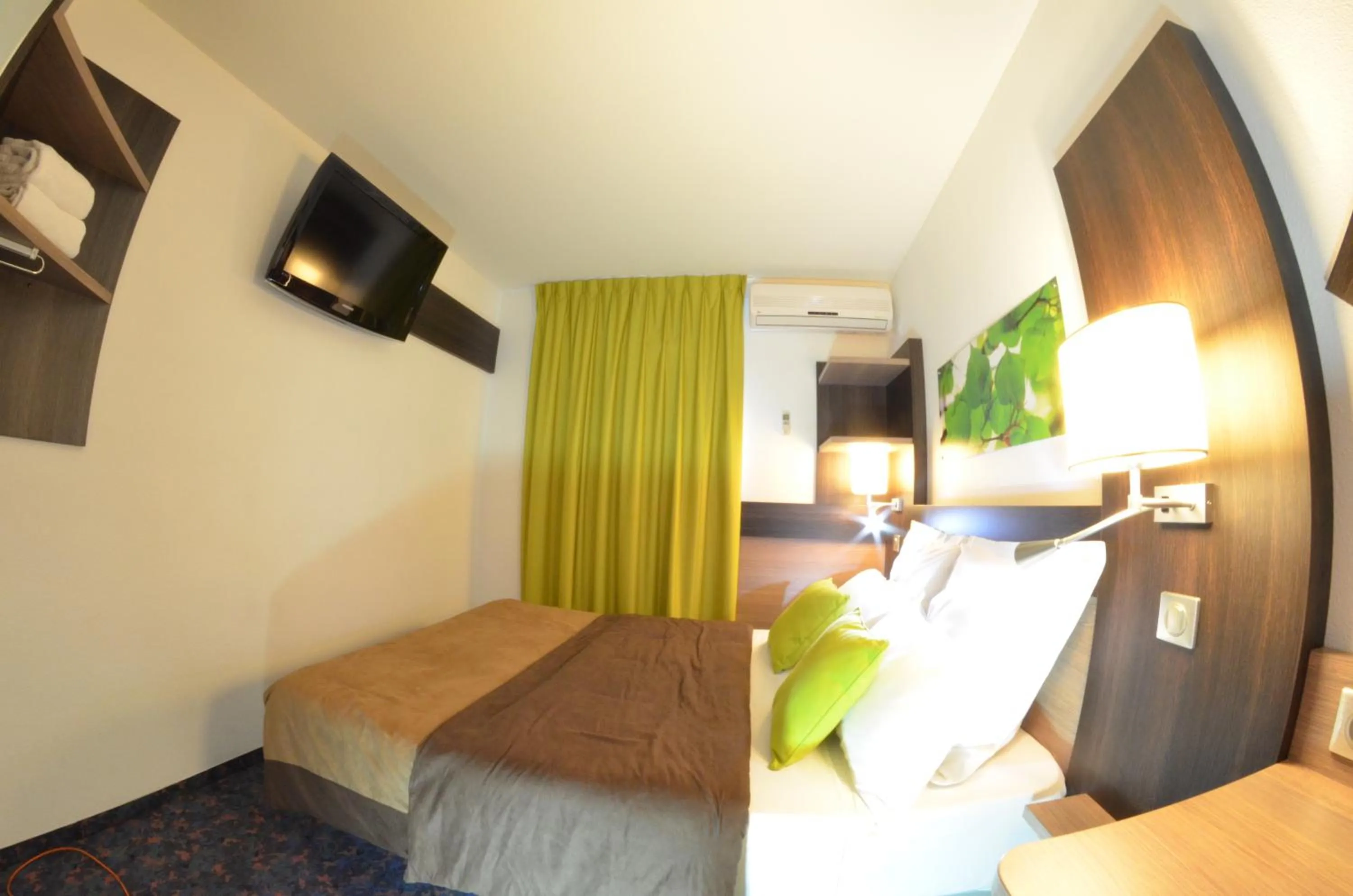 Bed in A&H PRIVILÈGE Lyon Est - Saint Priest Eurexpo