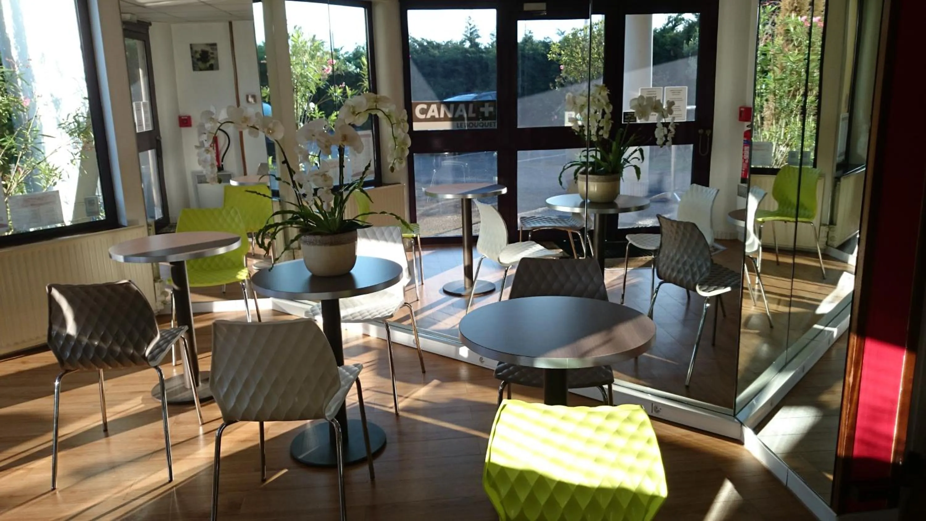 Lobby or reception in A&H PRIVILÈGE Lyon Est - Saint Priest Eurexpo