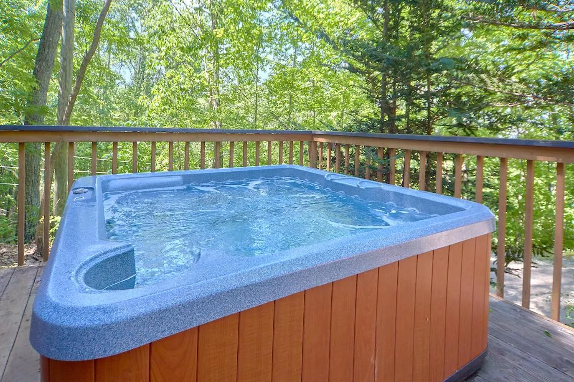 Hot Tub in Mountain Hideaway