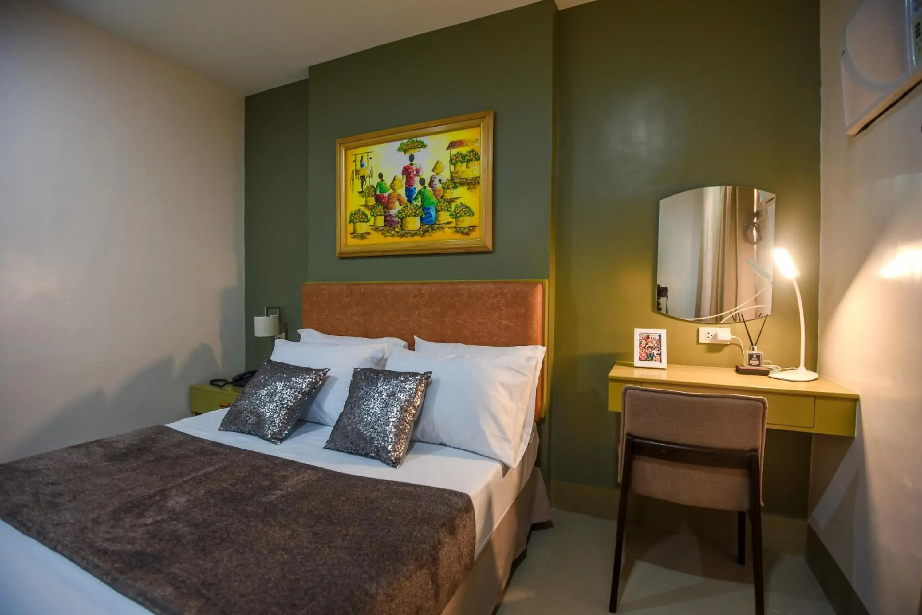 Deluxe Queen Suite in ETT HomeTel Deluxe Queen Suite in ETT HomeTel