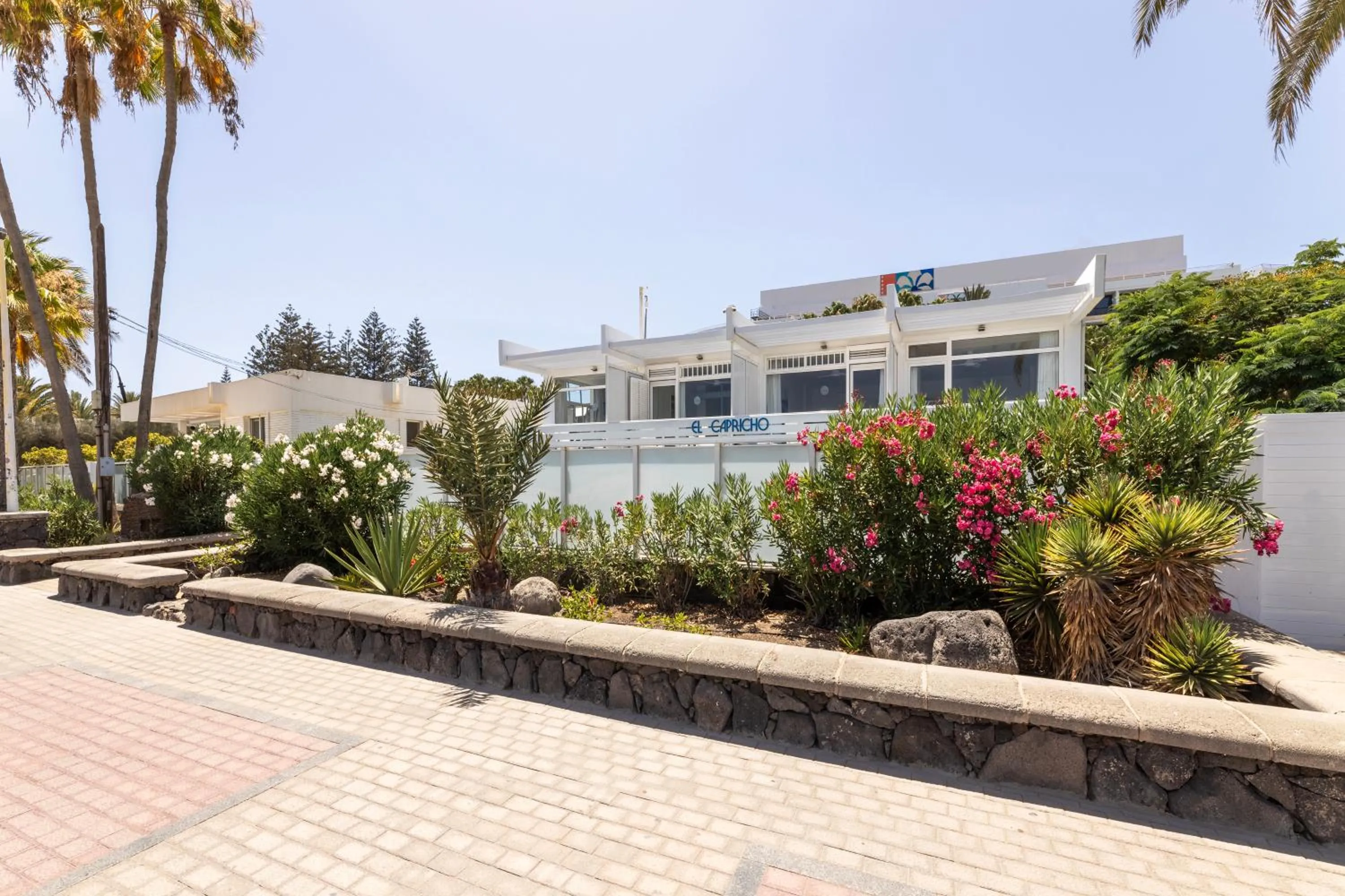 Property building in Apartamentos El Capricho