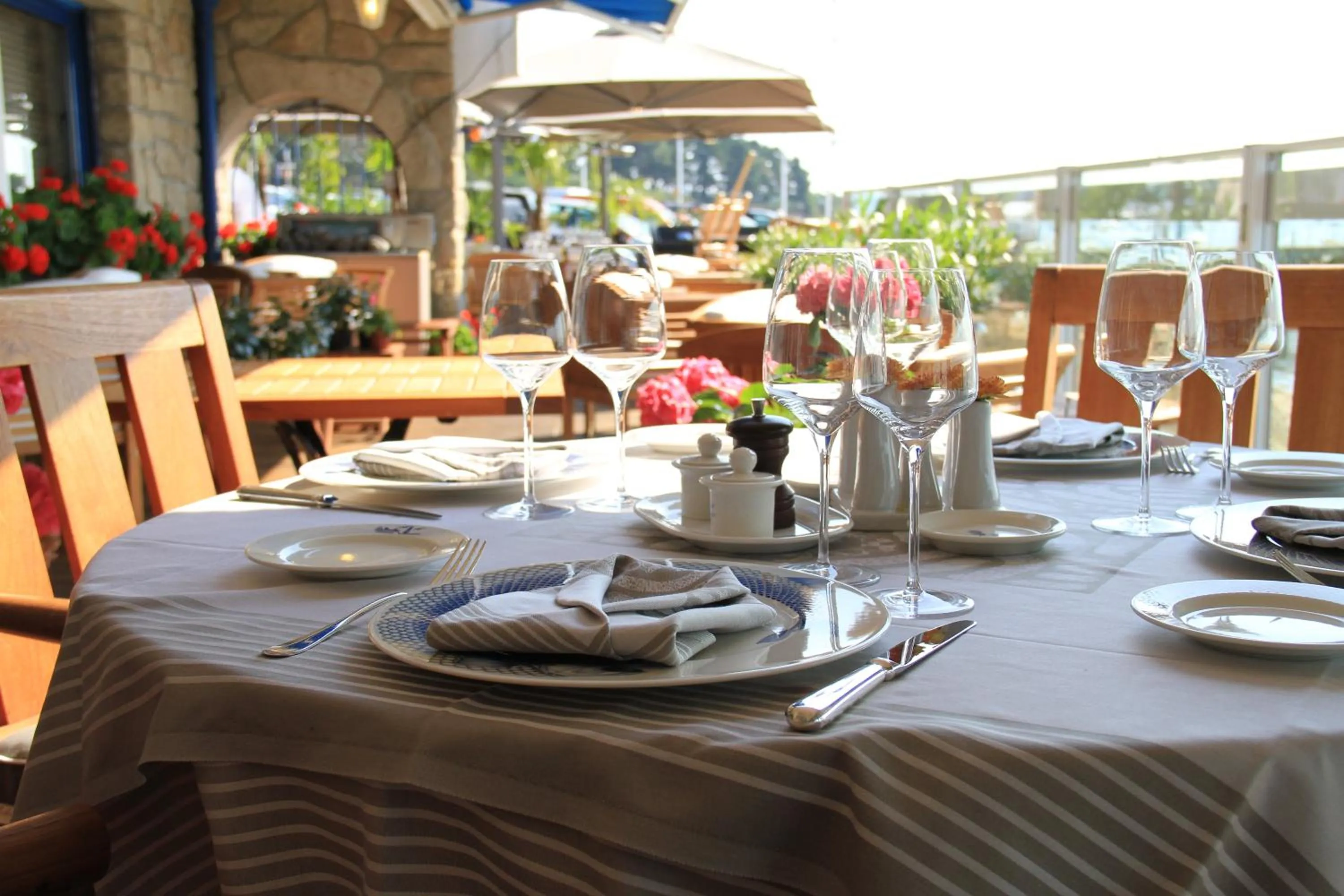 Patio in Hotel Restaurant Les Venetes