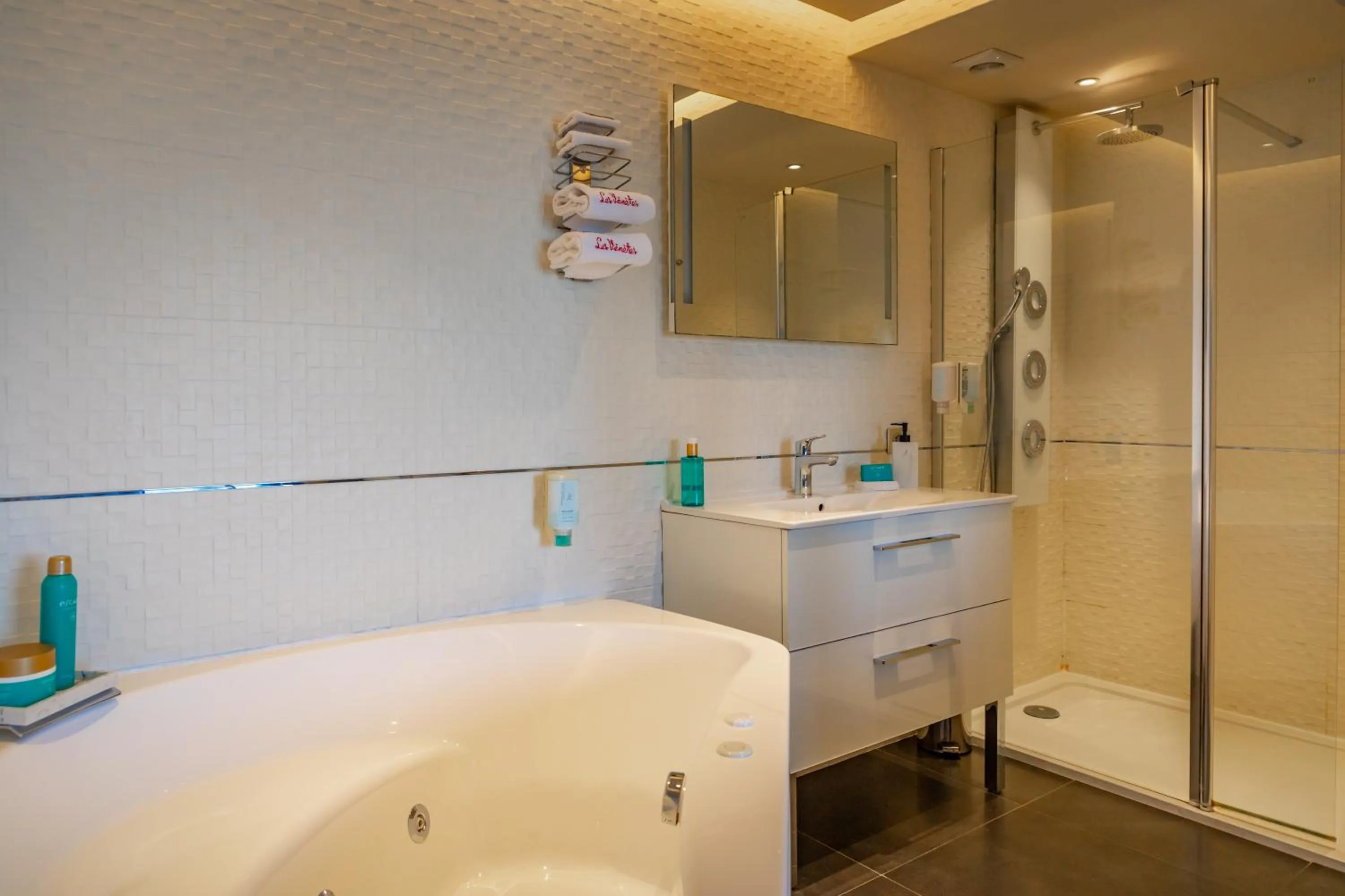 Bathroom in Hotel Restaurant Les Venetes