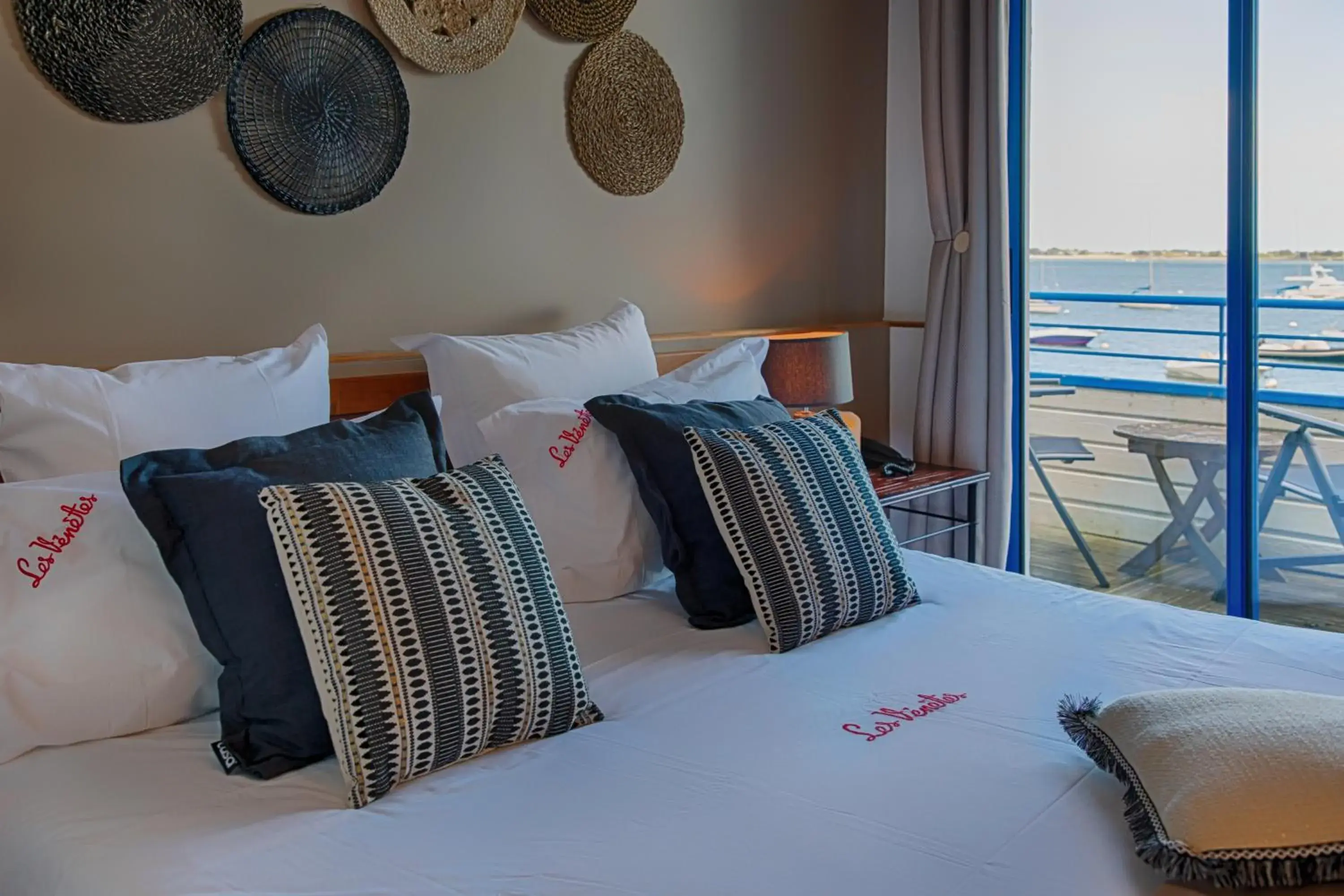 Double Room with Balcony and Sea View in Hotel Restaurant Les Venetes Double Room with Balcony and Sea View in Hotel Restaurant Les Venetes