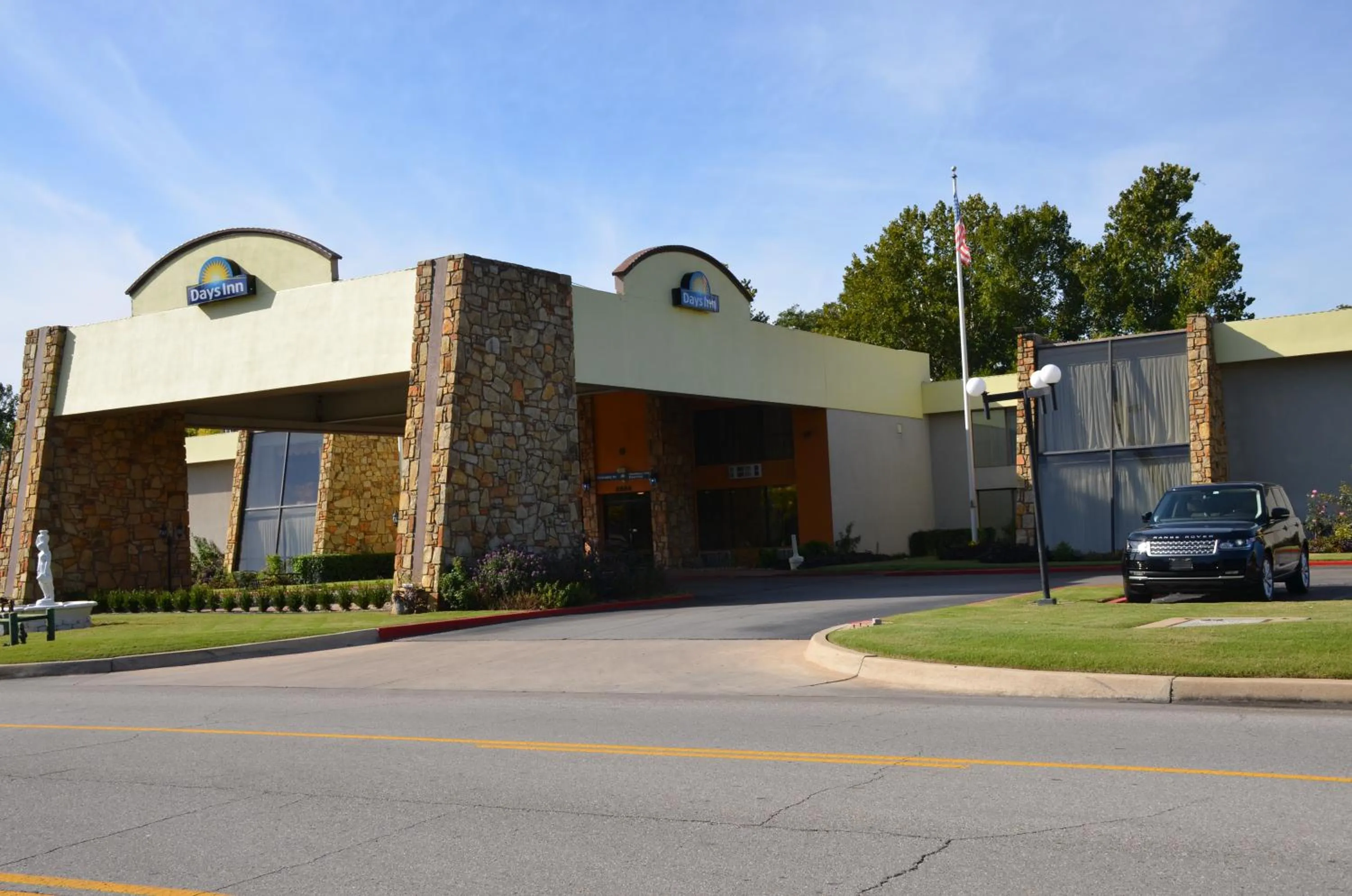 Days Inn by Wyndham Southern Hills/ORU