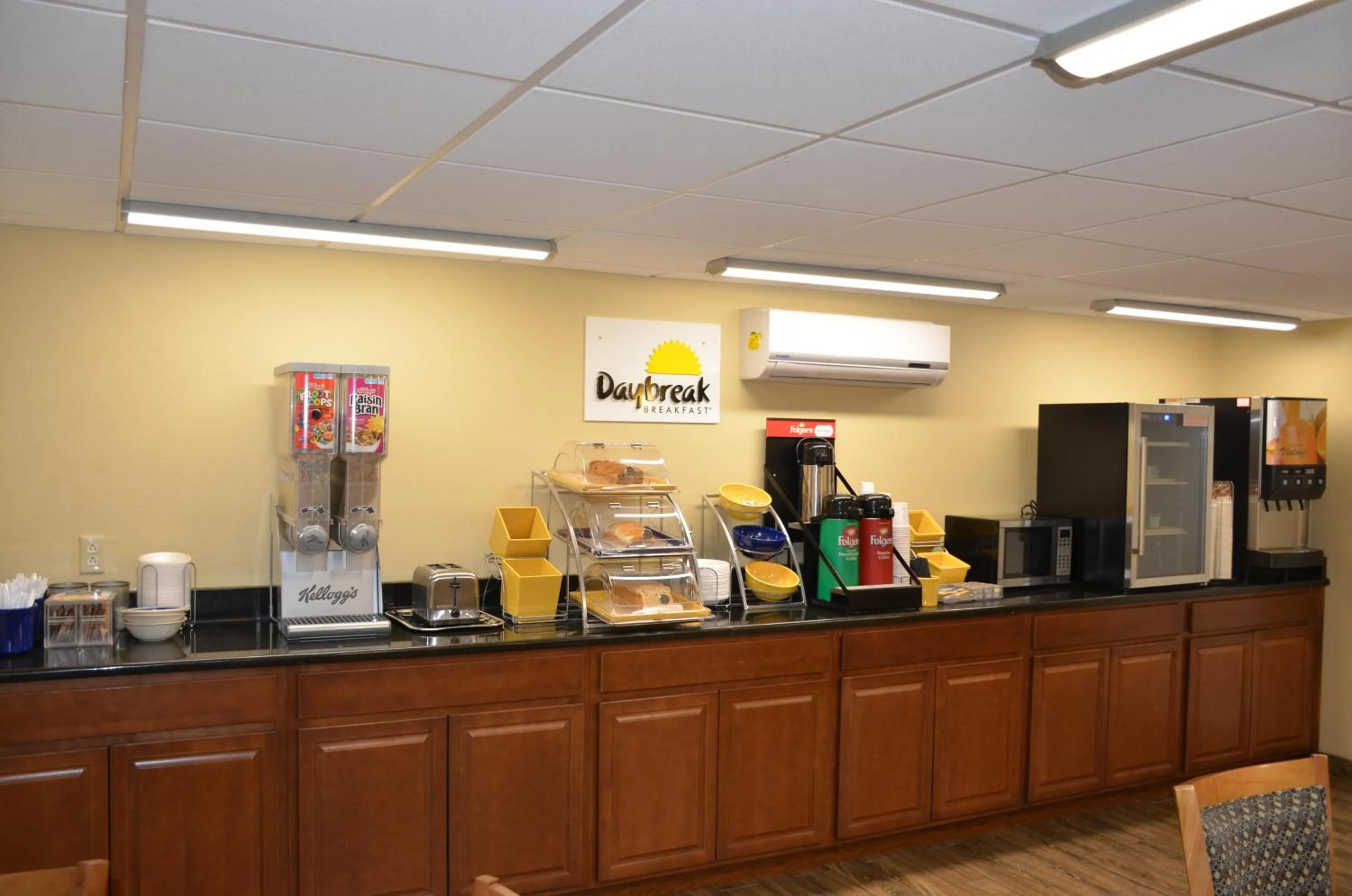 Food and drinks in Days Inn by Wyndham Southern Hills/ORU