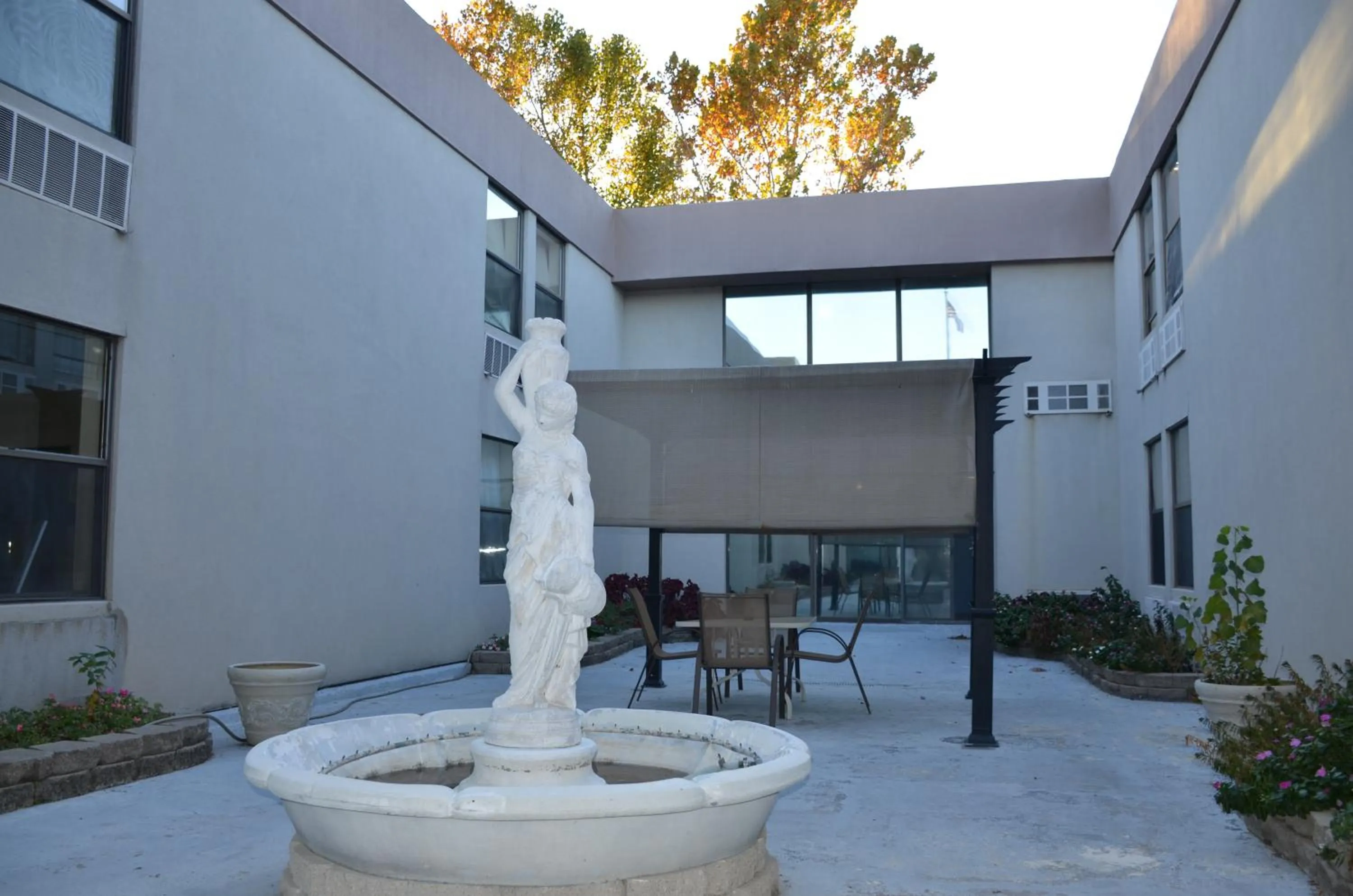 Entertainment in Days Inn by Wyndham Southern Hills/ORU