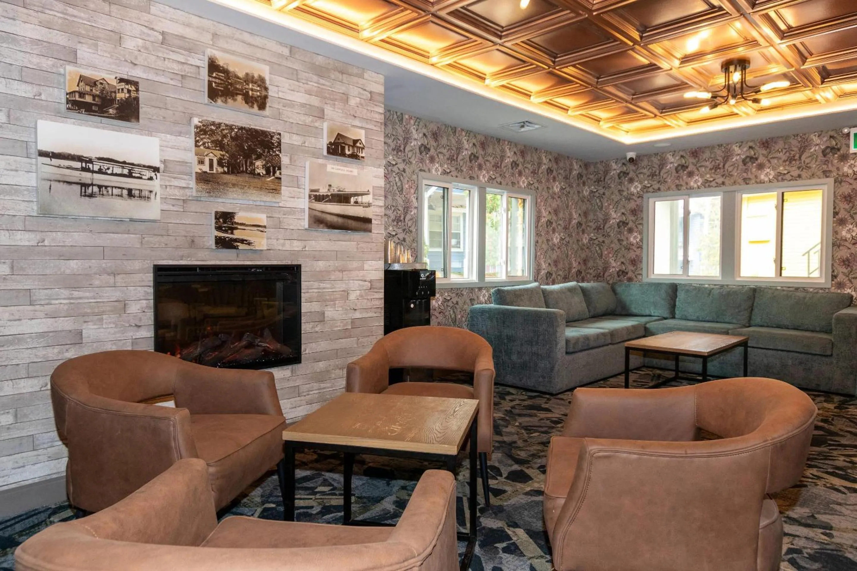 Lounge or bar in Bayview Wildwood Resort, an Ascend Collection Resort