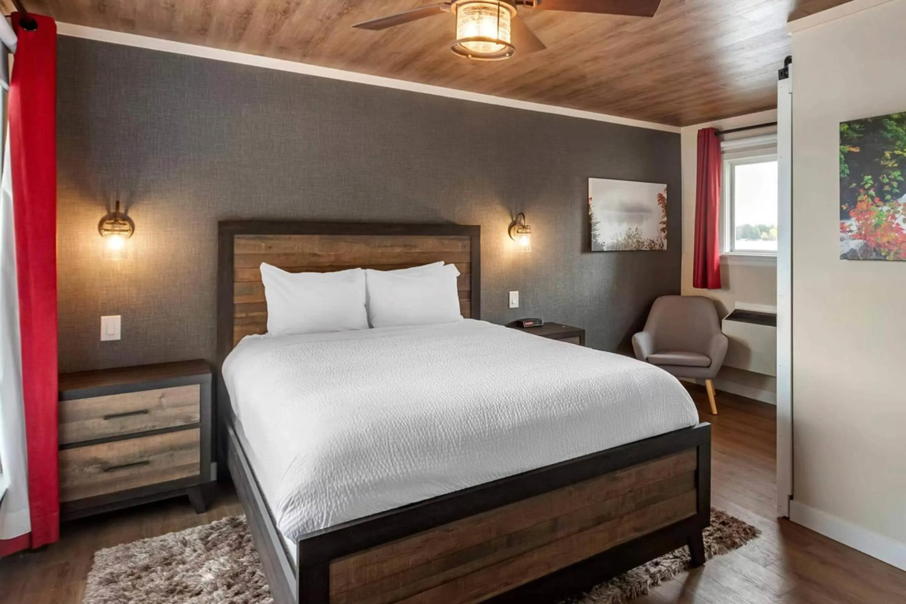 Bedroom, Bed in Bayview Wildwood Resort, an Ascend Collection Resort