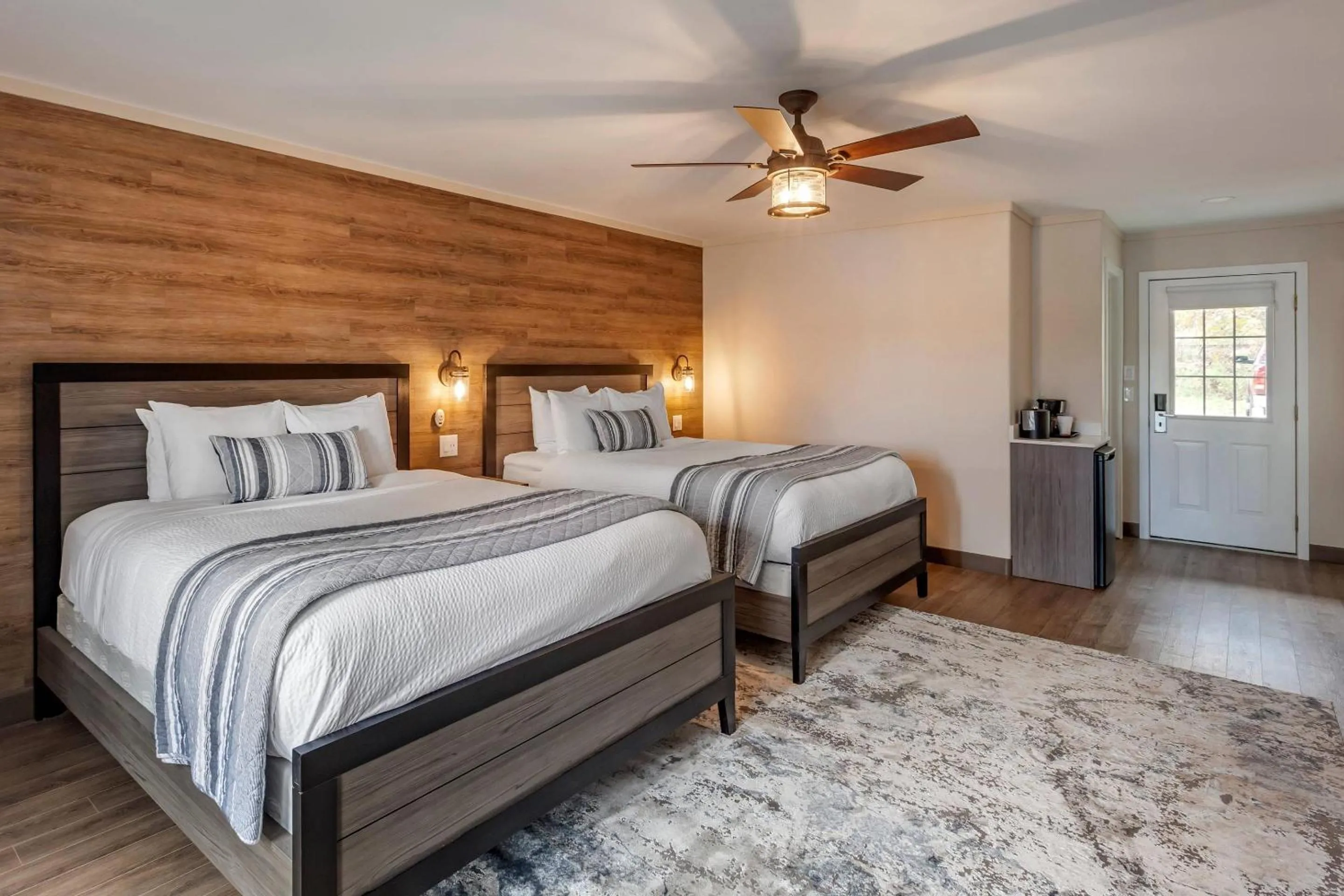 Bedroom, Bed in Bayview Wildwood Resort, an Ascend Collection Resort