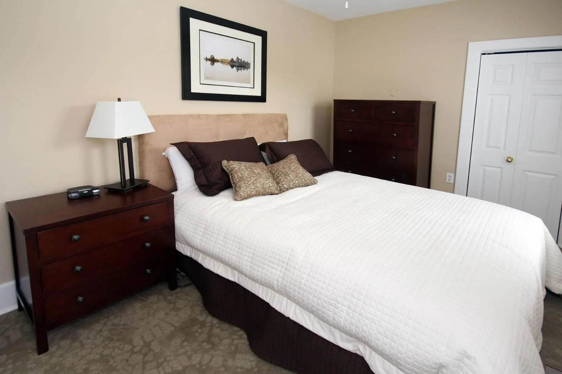 Bedroom, Bed in Bayview Wildwood Resort, an Ascend Collection Resort