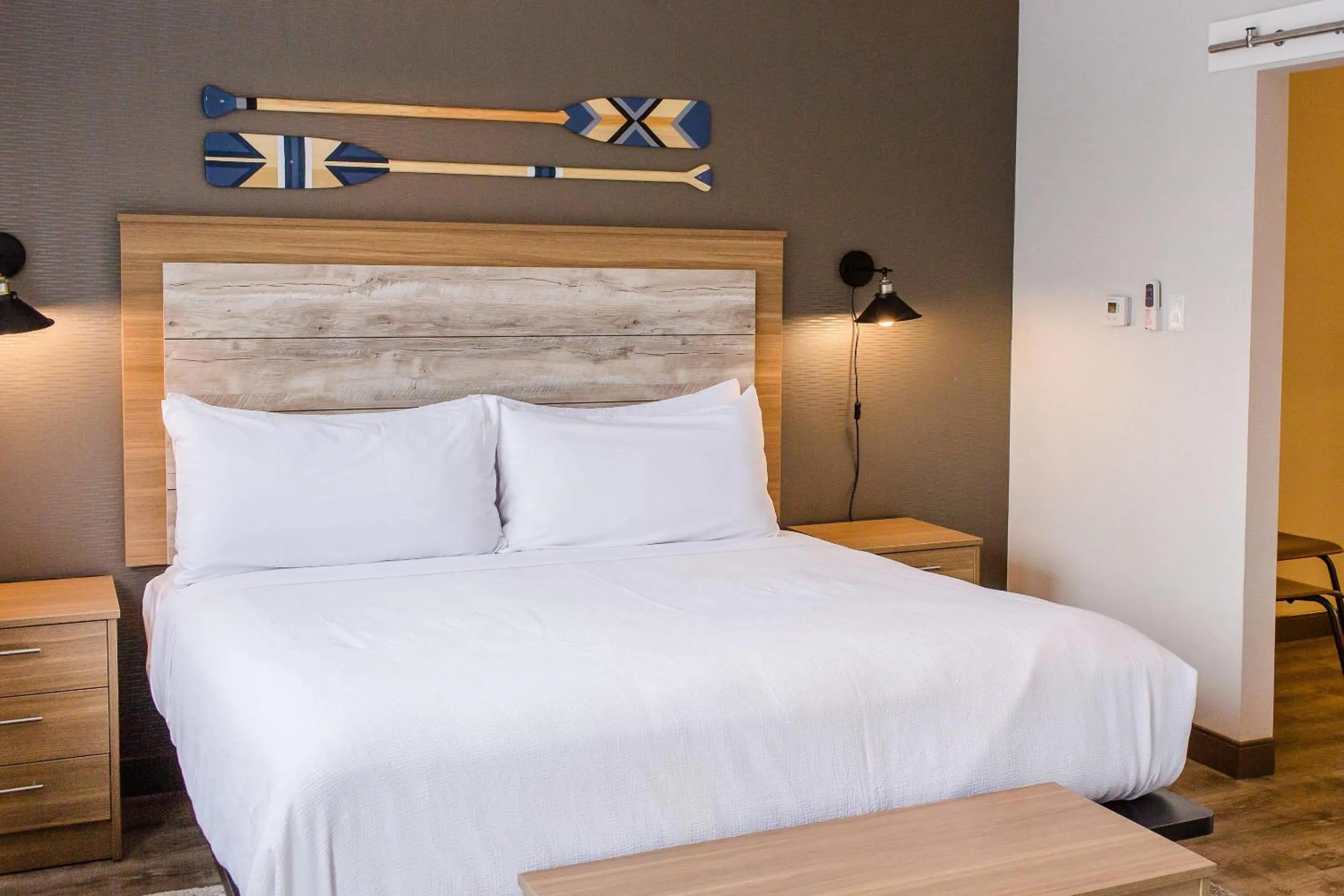 Bedroom, Bed in Bayview Wildwood Resort, an Ascend Collection Resort