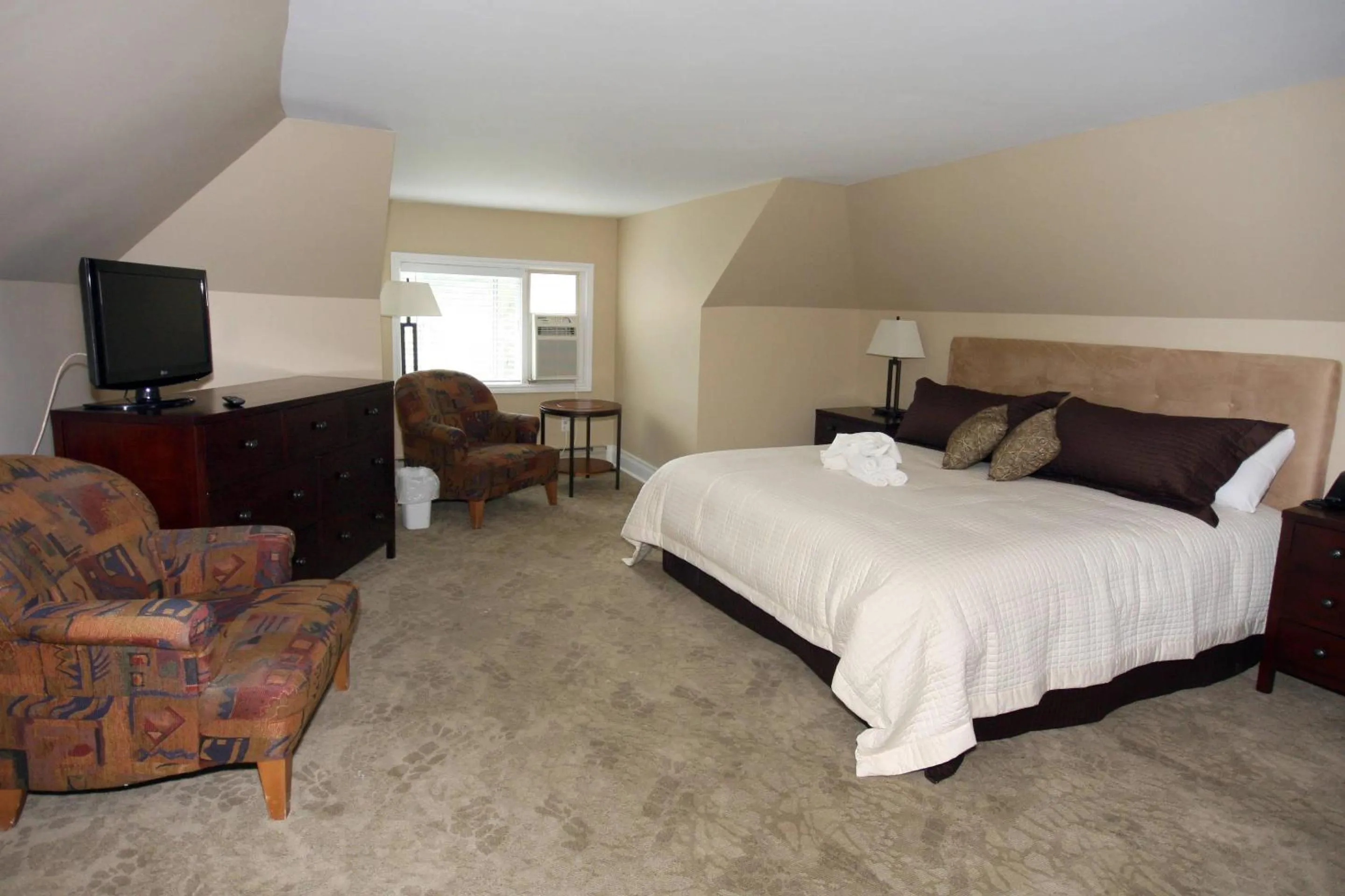 Bedroom, Bed in Bayview Wildwood Resort, an Ascend Collection Resort