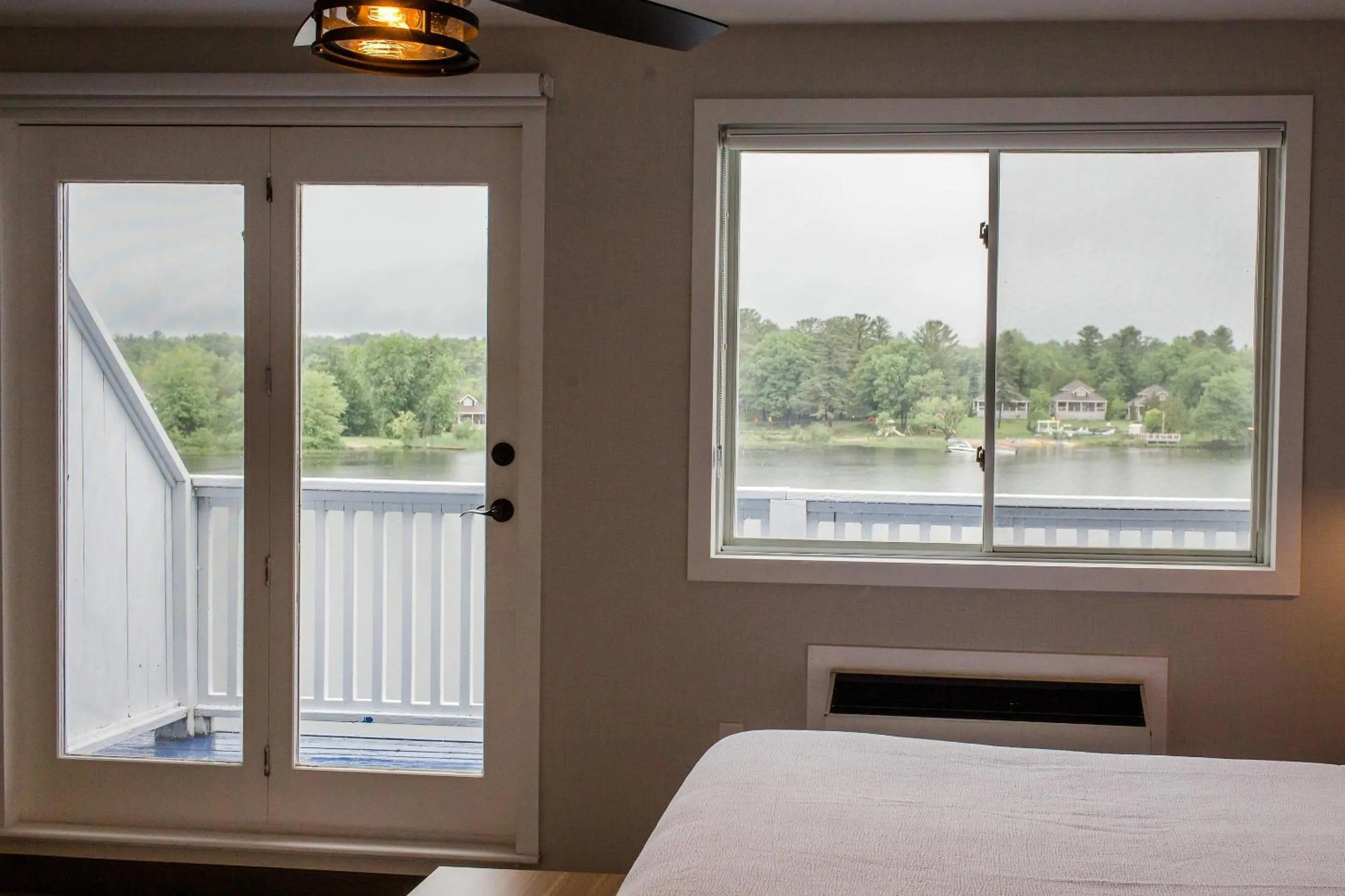 Bedroom, Bed in Bayview Wildwood Resort, an Ascend Collection Resort