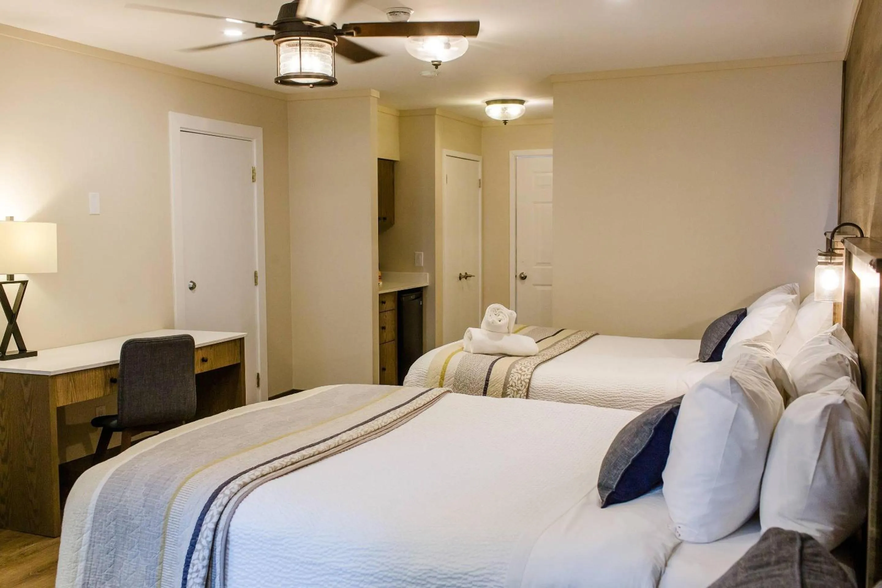 Bedroom, Bed in Bayview Wildwood Resort, an Ascend Collection Resort