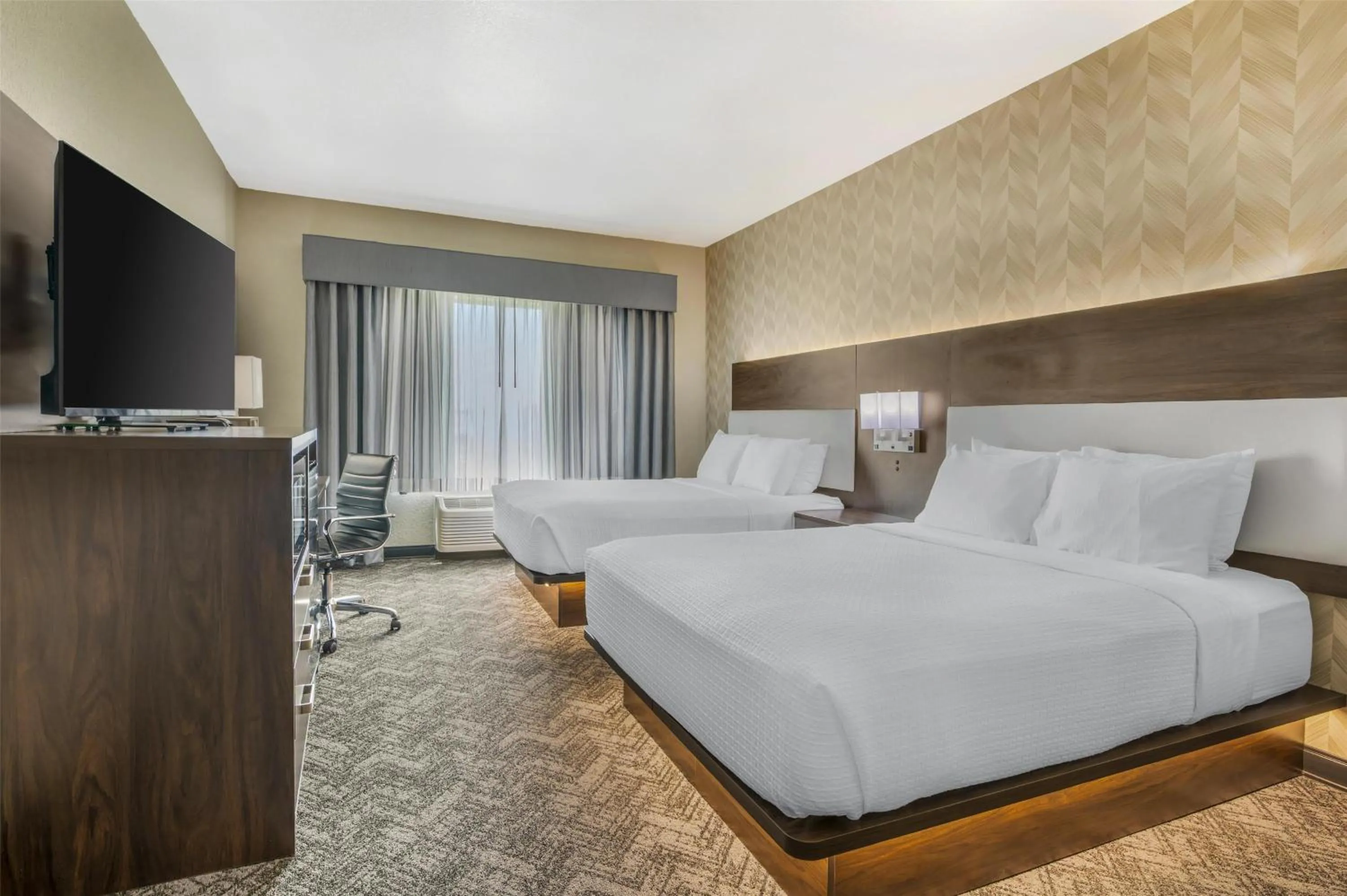 Bedroom, Bed in Best Western Plus Parkside Inn & Suites