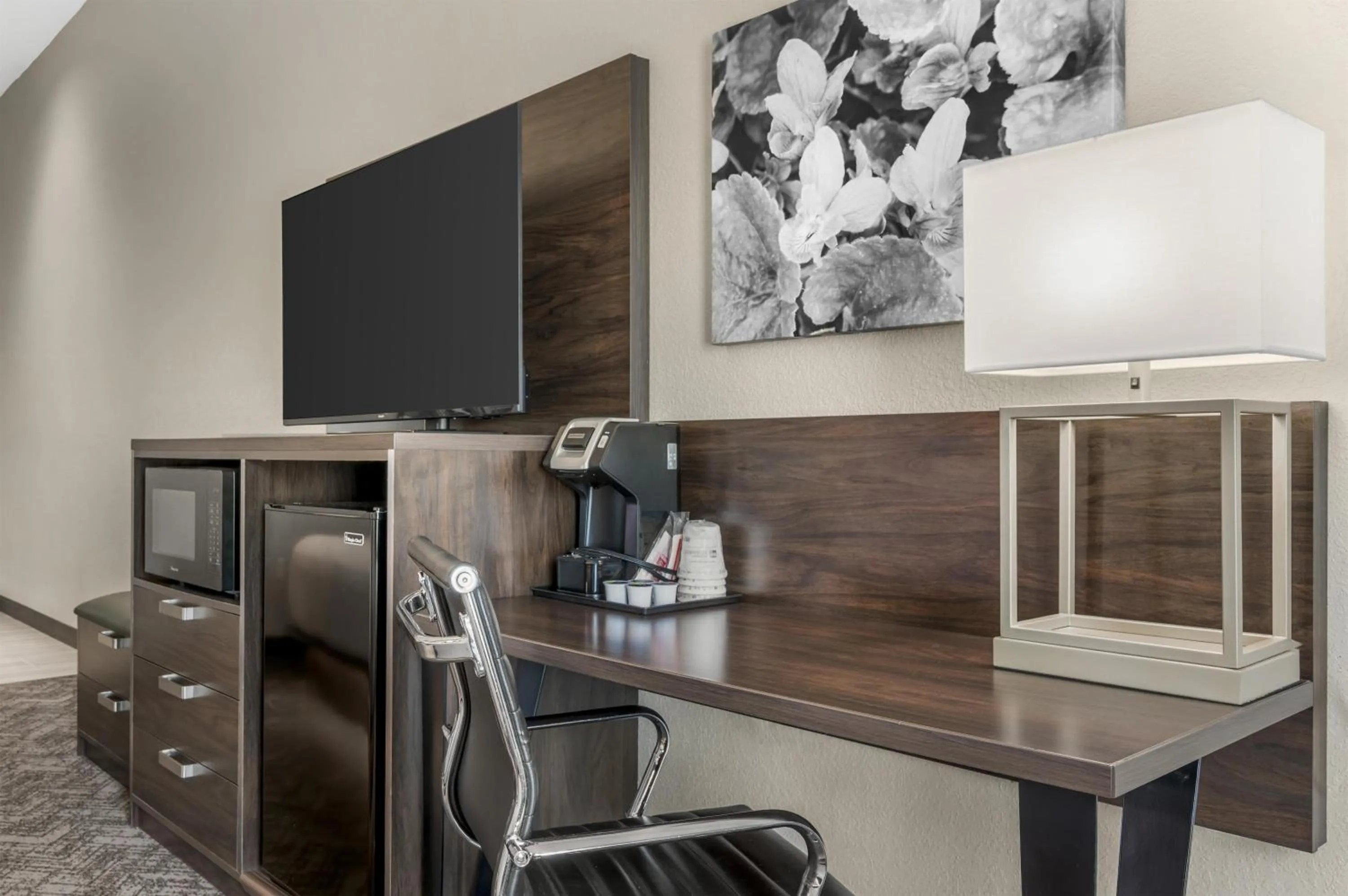 Bedroom in Best Western Plus Parkside Inn & Suites