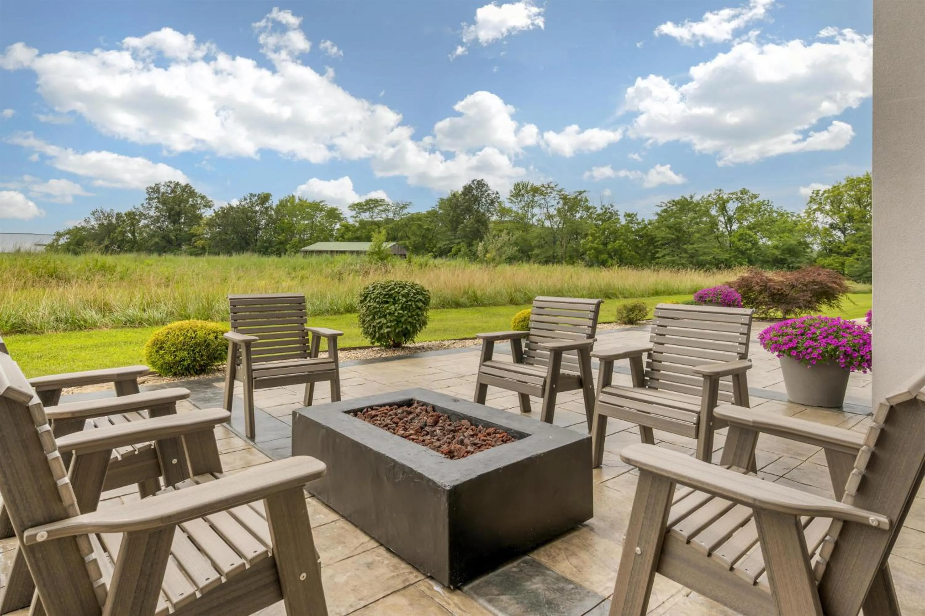 Property building in Best Western Plus Parkside Inn & Suites