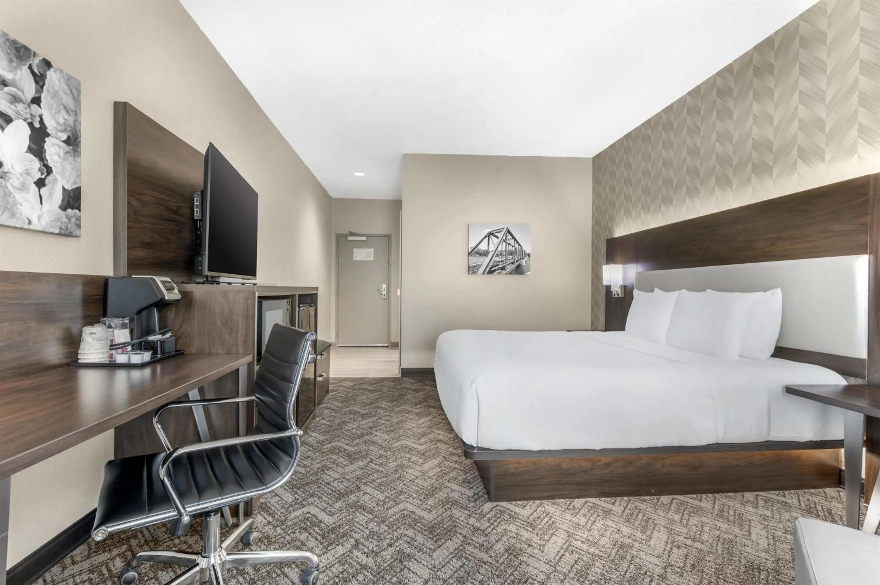 Bedroom, Bed in Best Western Plus Parkside Inn & Suites