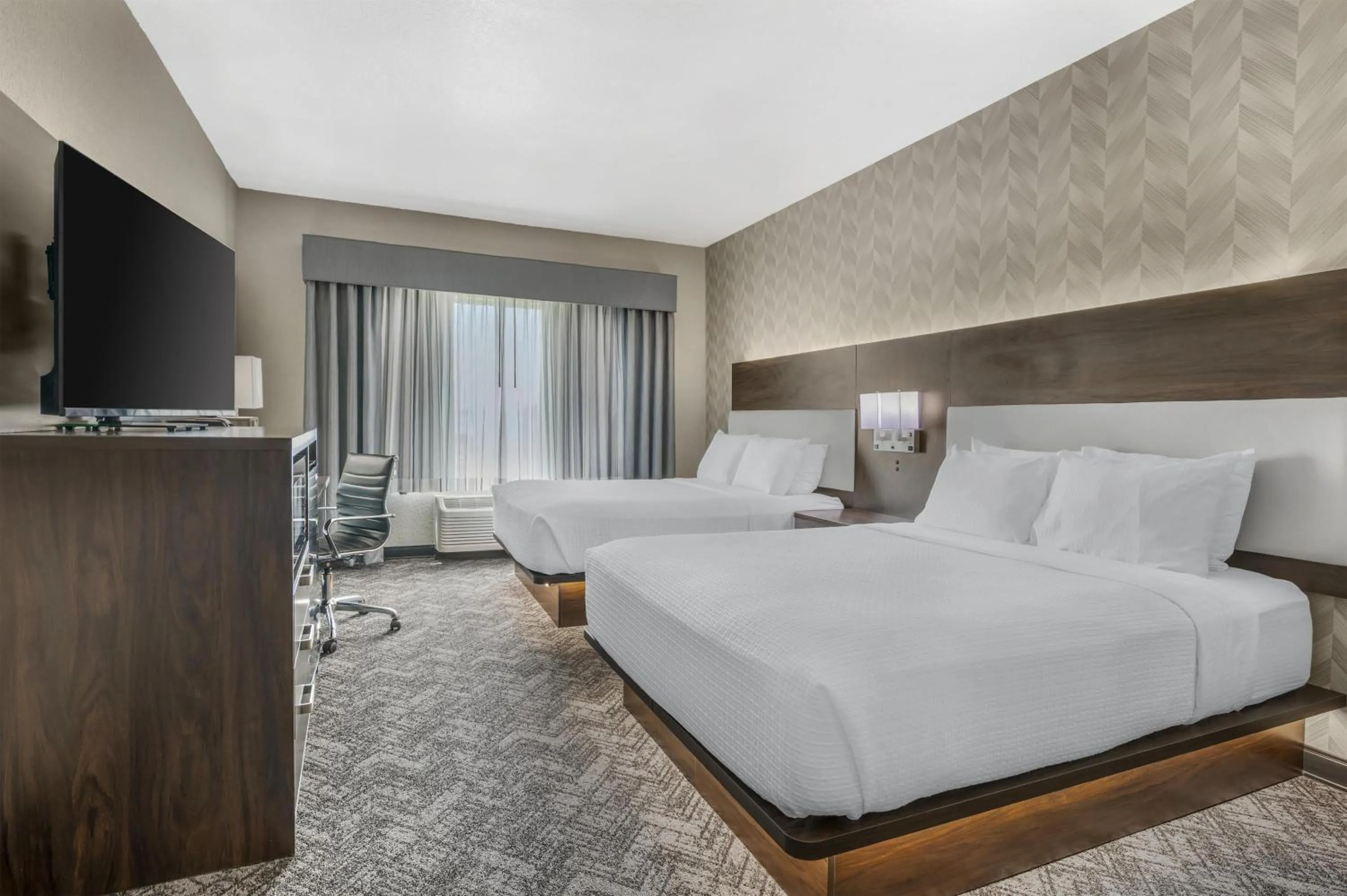 Bedroom, Bed in Best Western Plus Parkside Inn & Suites