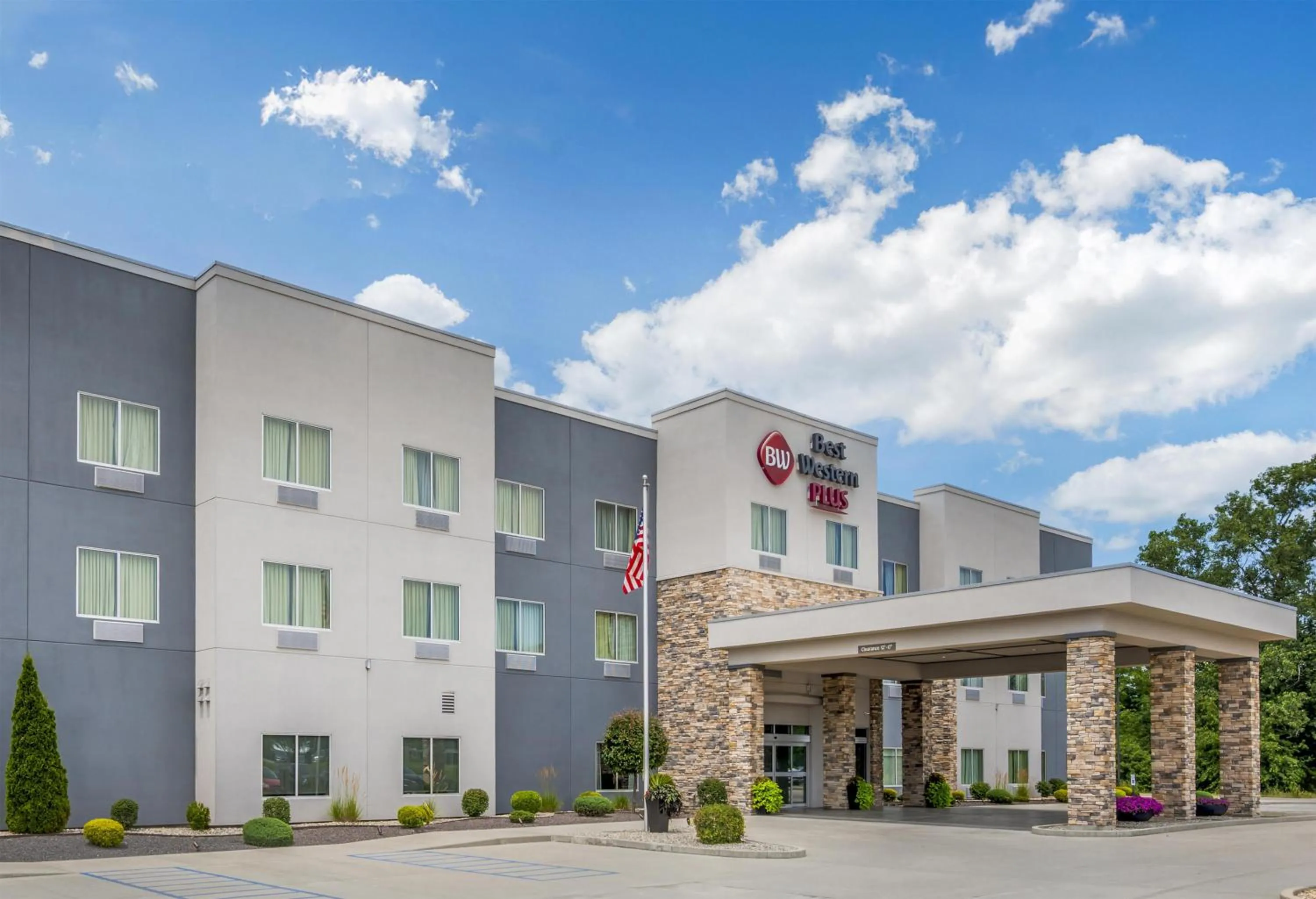 Property building in Best Western Plus Parkside Inn & Suites