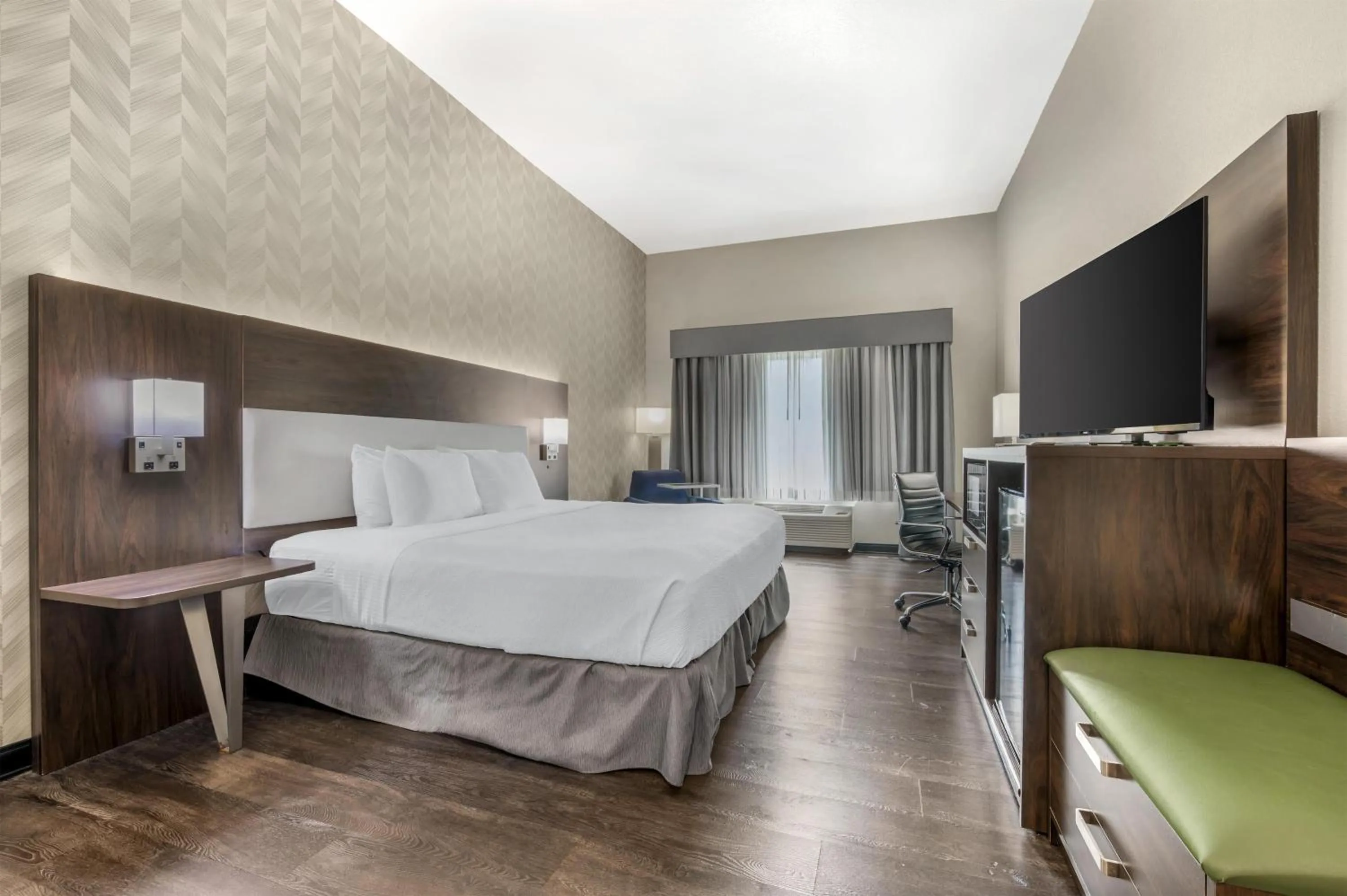 Bedroom, Bed in Best Western Plus Parkside Inn & Suites