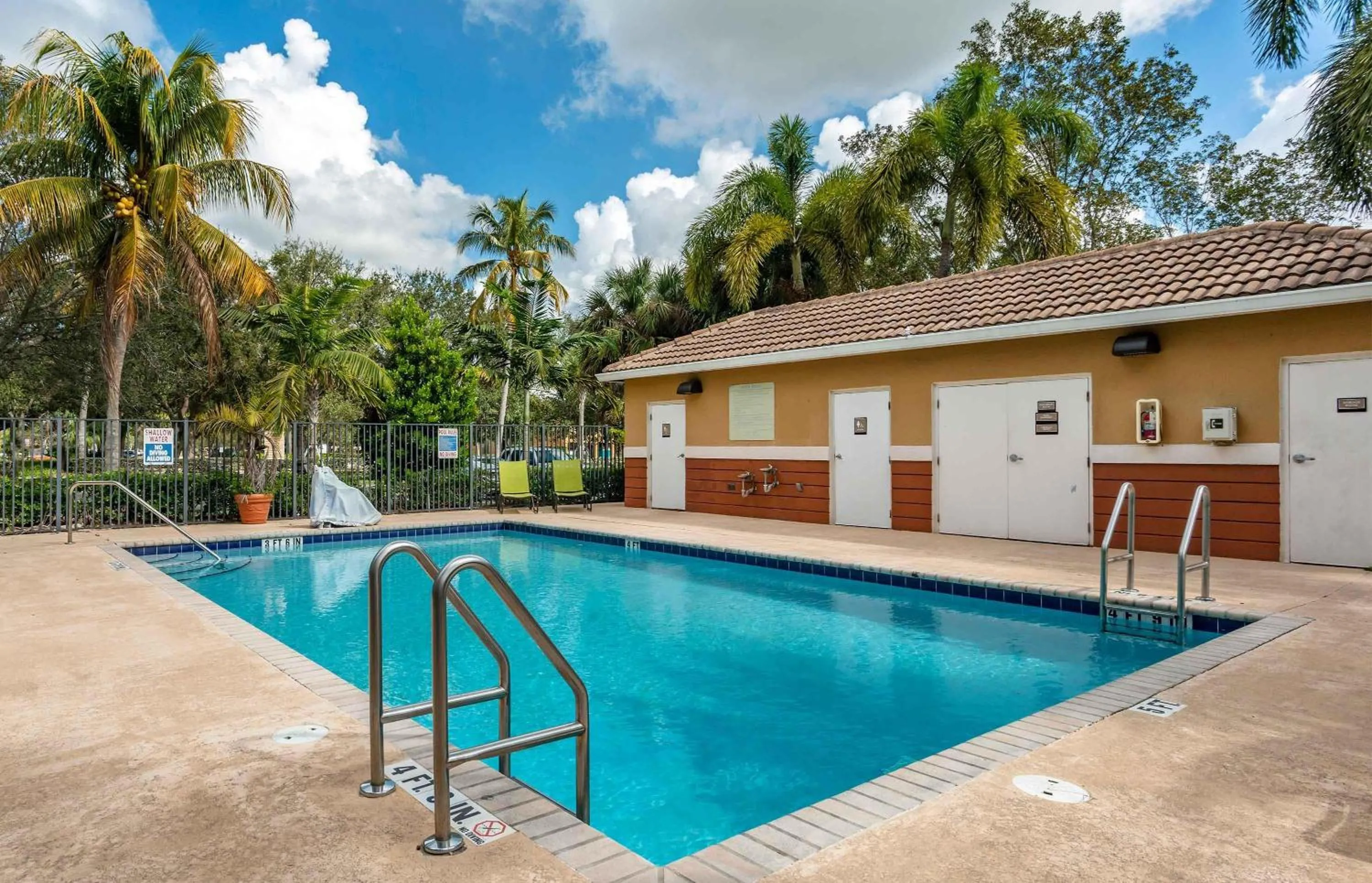 Pool view in Extended Stay America Suites - Fort Lauderdale - Plantation
