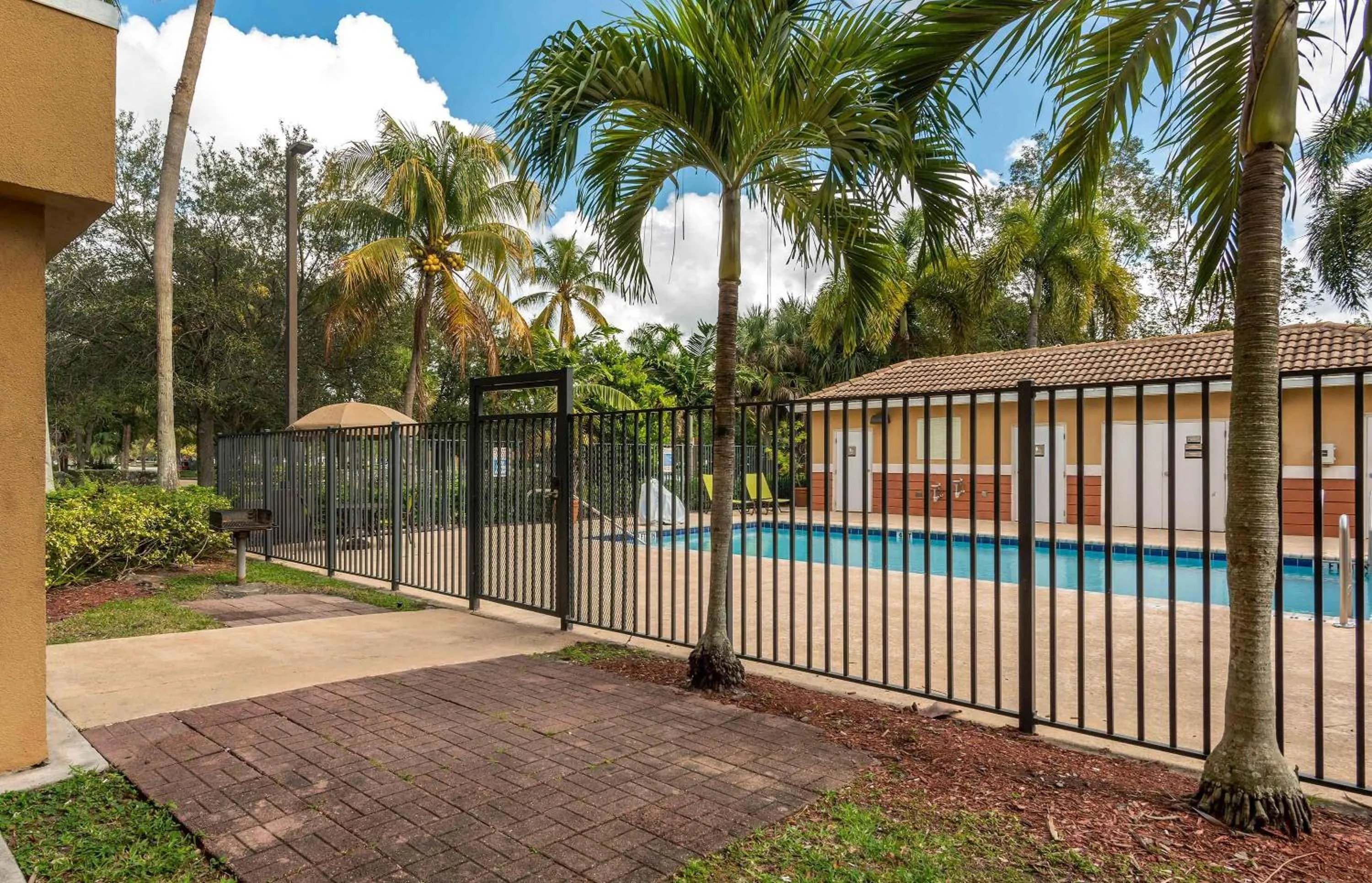 Property building in Extended Stay America Suites - Fort Lauderdale - Plantation