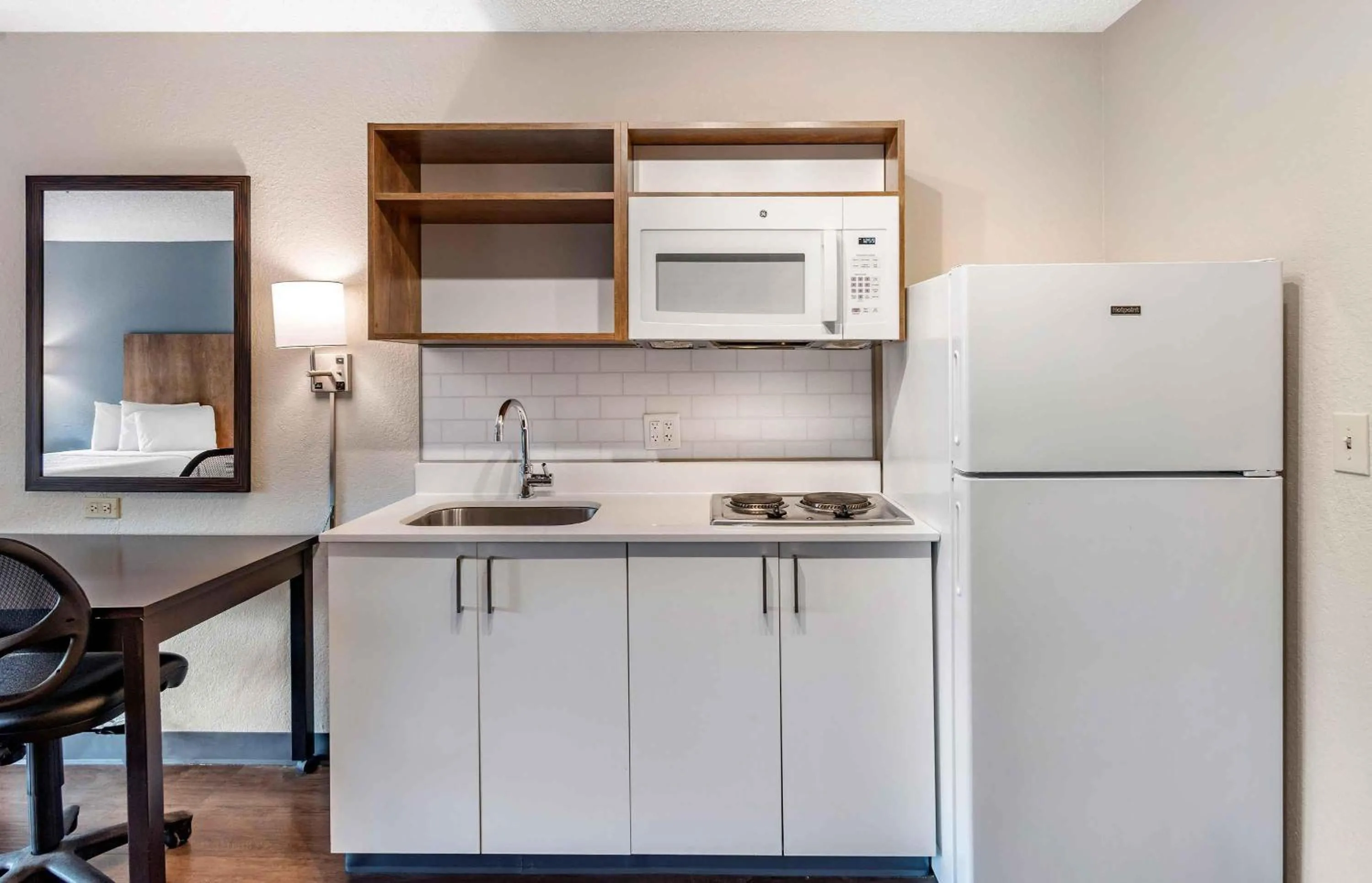 Kitchen or kitchenette in Extended Stay America Suites - Fort Lauderdale - Plantation
