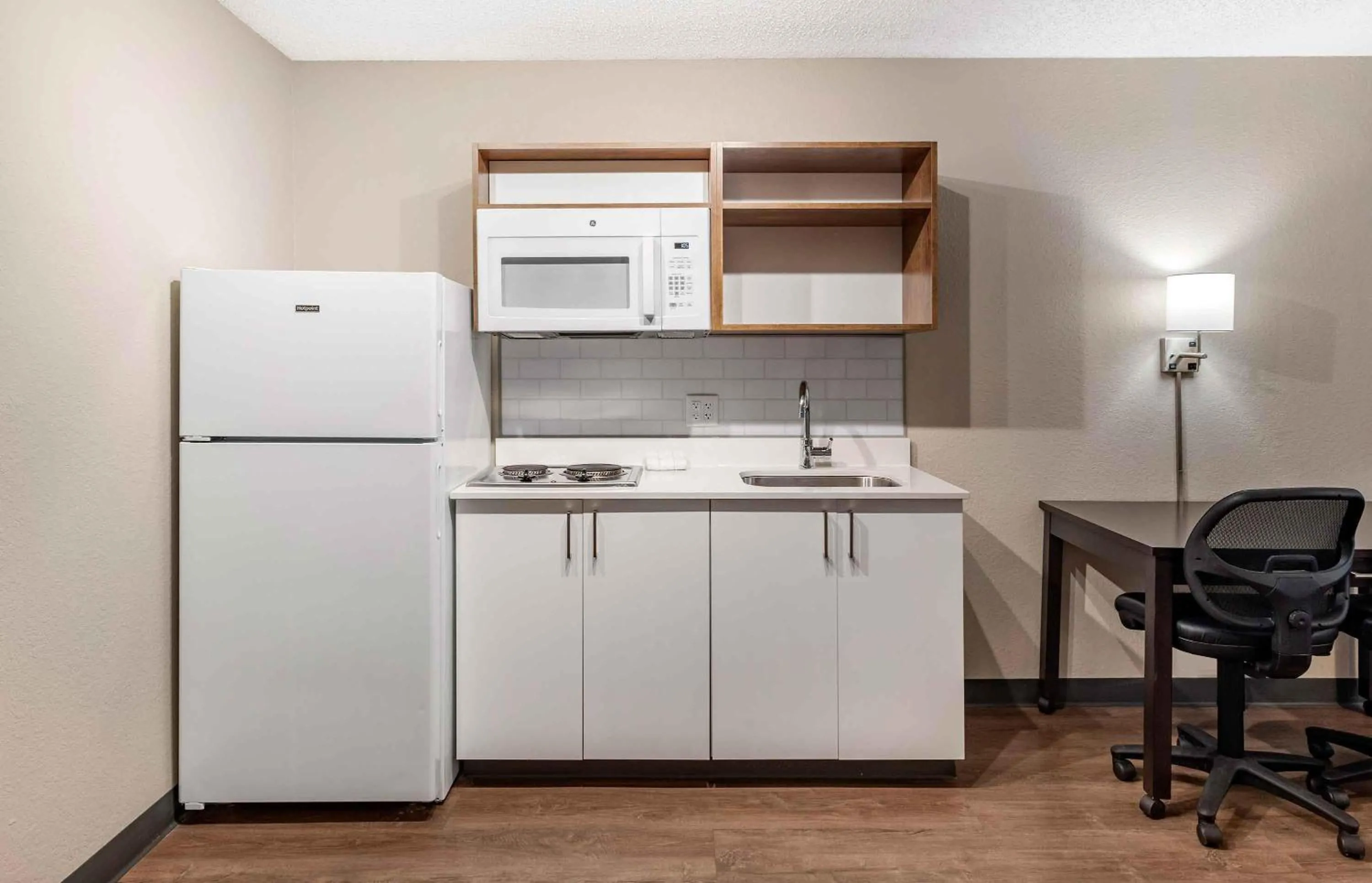 Kitchen or kitchenette in Extended Stay America Suites - Fort Lauderdale - Plantation