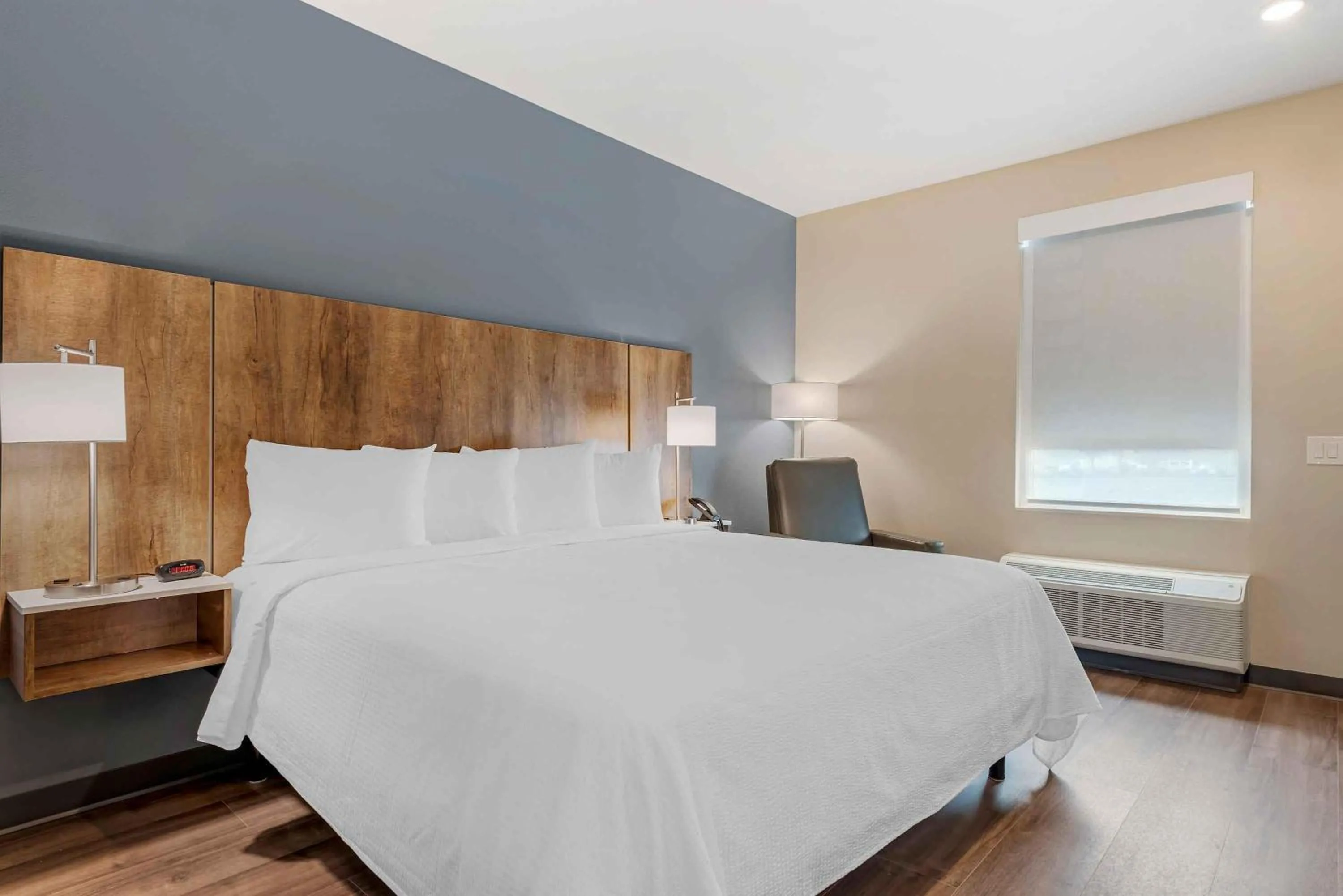 Bedroom, Bed in Extended Stay America Suites - Fort Lauderdale - Plantation