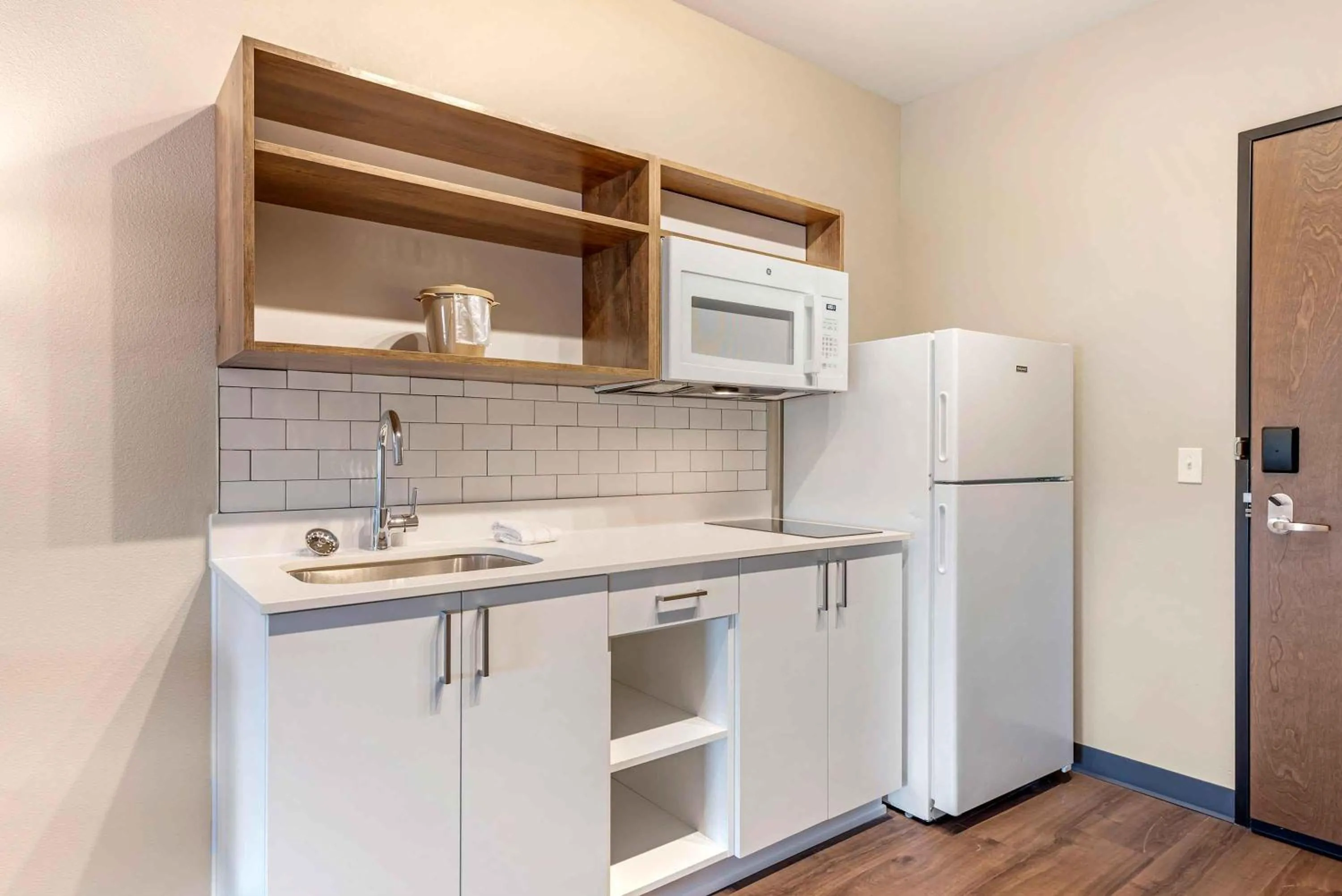 Kitchen or kitchenette in Extended Stay America Suites - Fort Lauderdale - Plantation