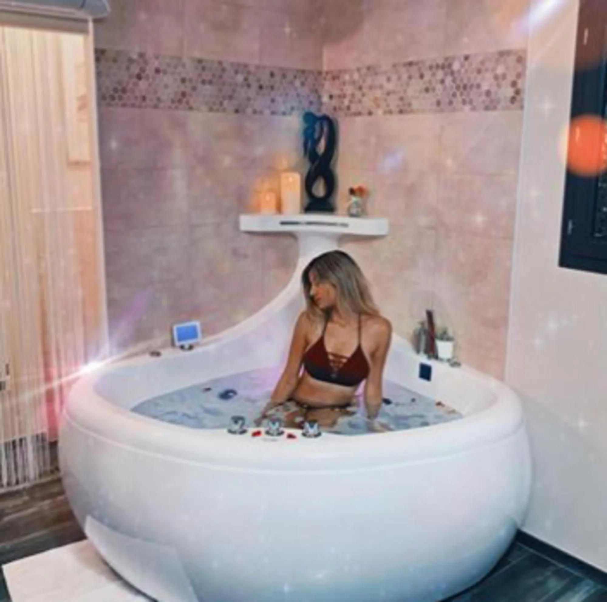 People in Plgfe - Maison d'hôtes EPICUROOMS - Suites romantiques 5 étoiles