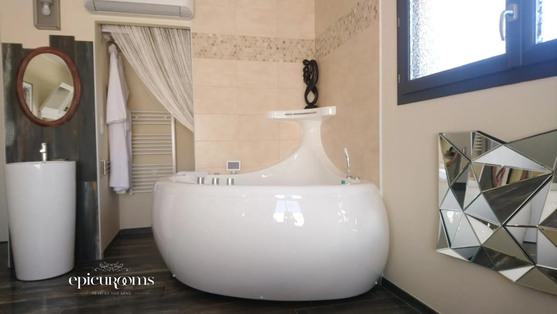 Bed in Plgfe - Maison d'hôtes EPICUROOMS - Suites romantiques 5 étoiles