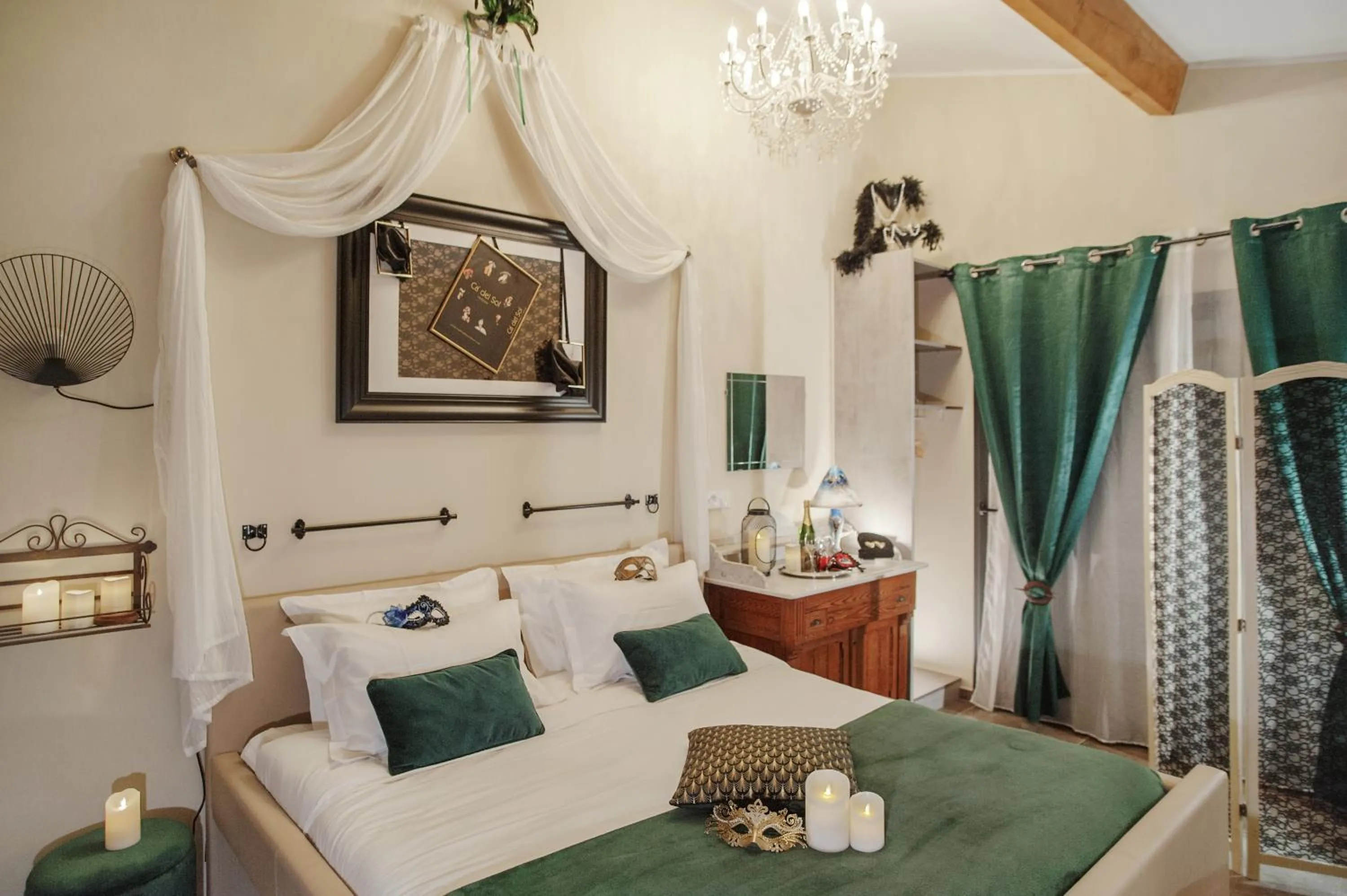 Shower, Bed in Plgfe - Maison d'hôtes EPICUROOMS - Suites romantiques 5 étoiles