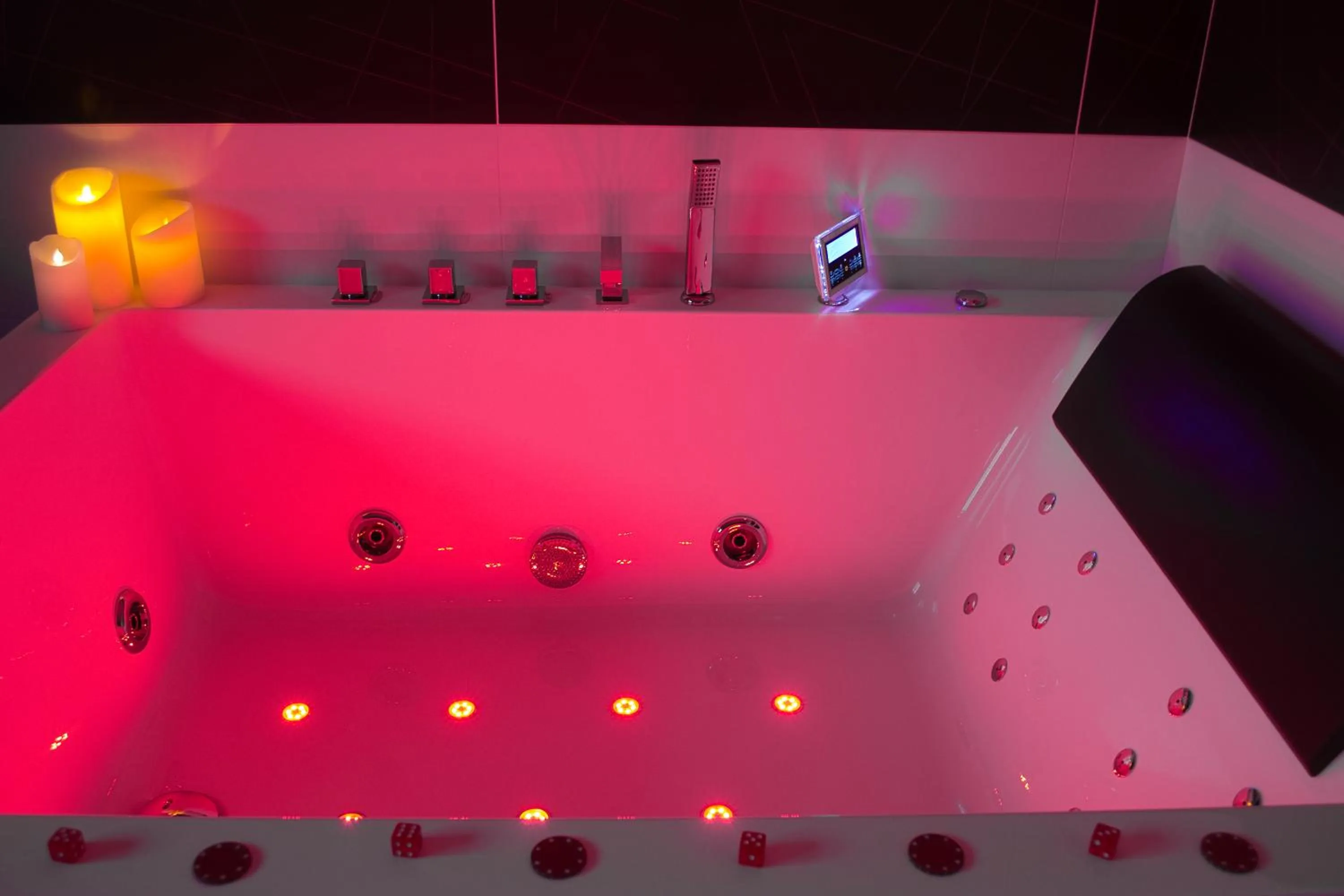 Toilet in Plgfe - Maison d'hôtes EPICUROOMS - Suites romantiques 5 étoiles