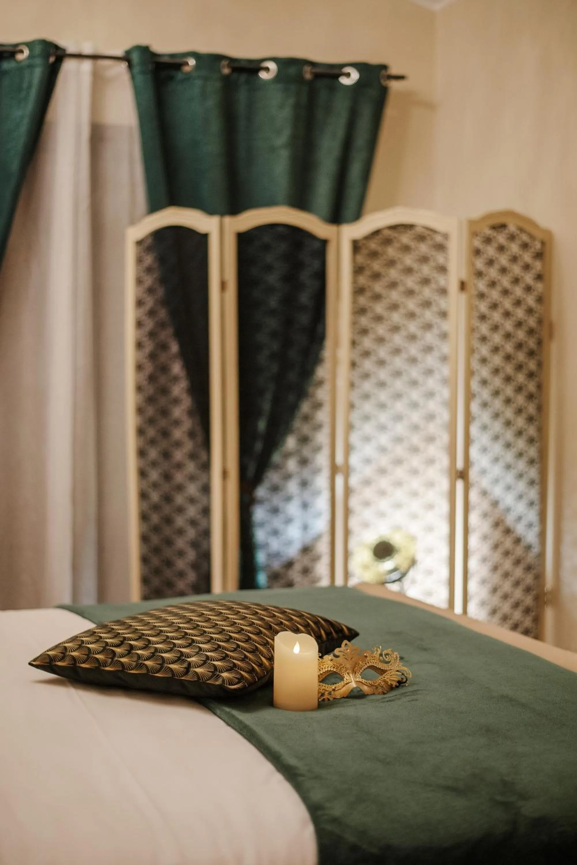 Bed in Plgfe - Maison d'hôtes EPICUROOMS - Suites romantiques 5 étoiles