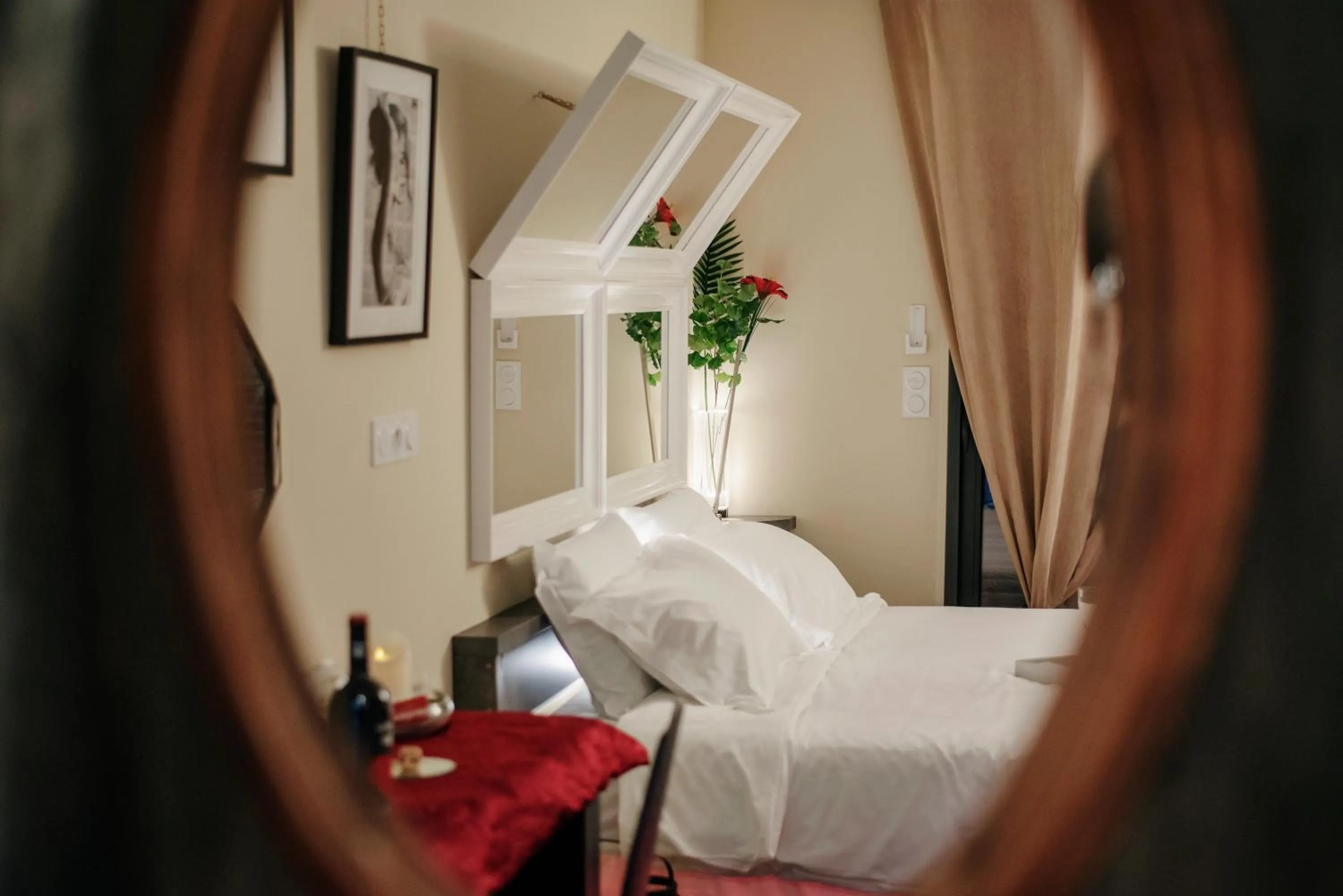 Restaurant/places to eat, Bed in Plgfe - Maison d'hôtes EPICUROOMS - Suites romantiques 5 étoiles