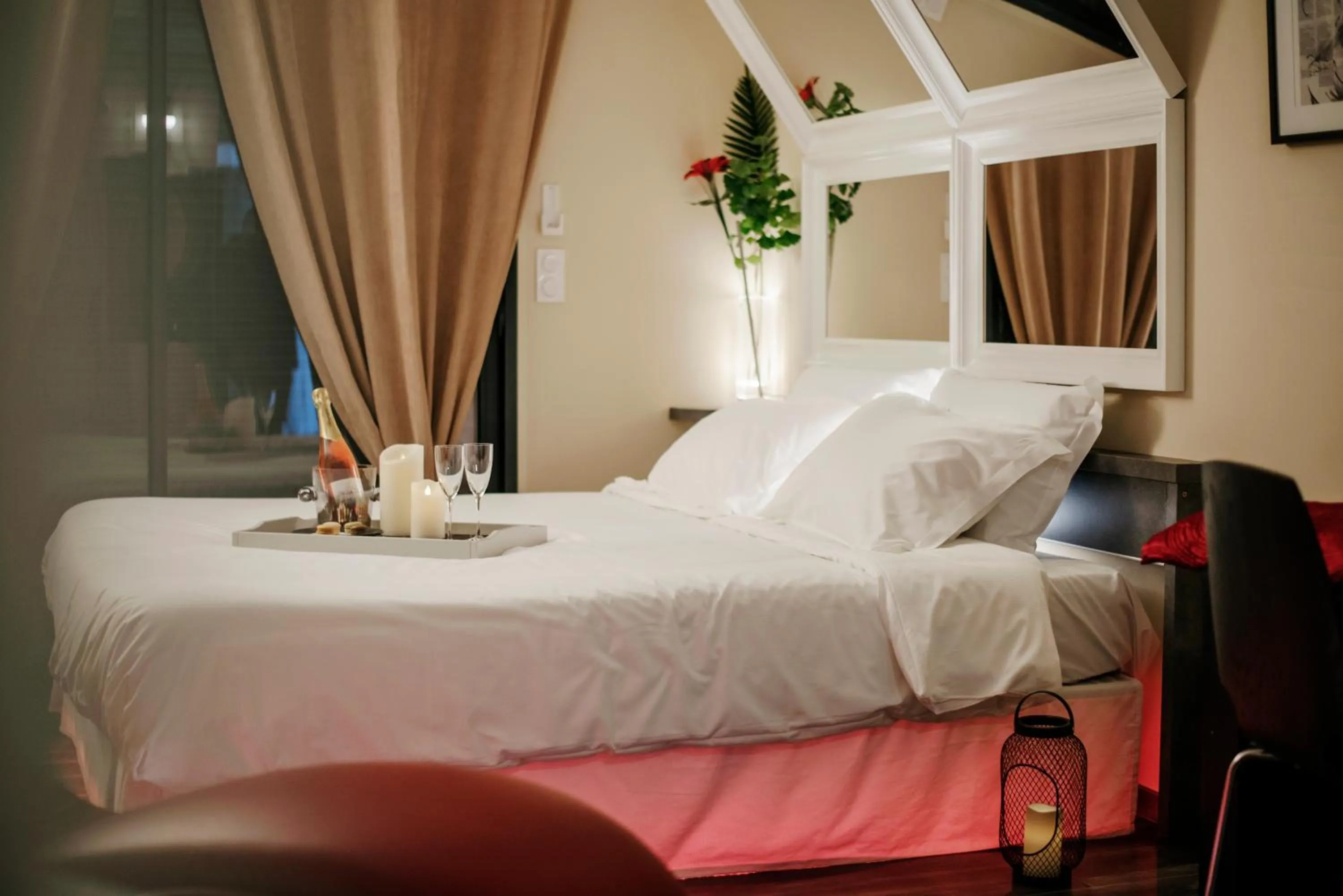 Restaurant/places to eat, Bed in Plgfe - Maison d'hôtes EPICUROOMS - Suites romantiques 5 étoiles