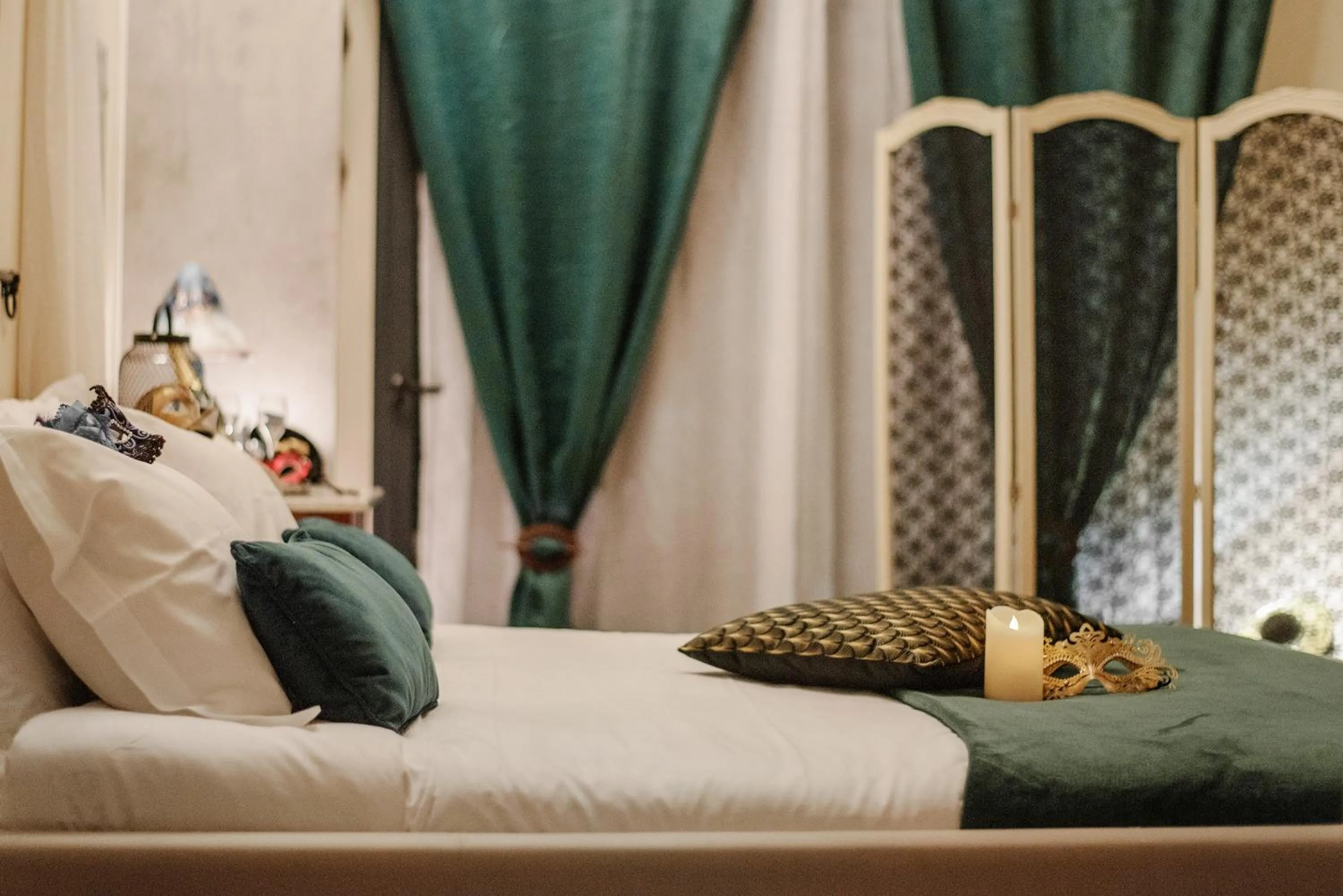 Shower, Bed in Plgfe - Maison d'hôtes EPICUROOMS - Suites romantiques 5 étoiles