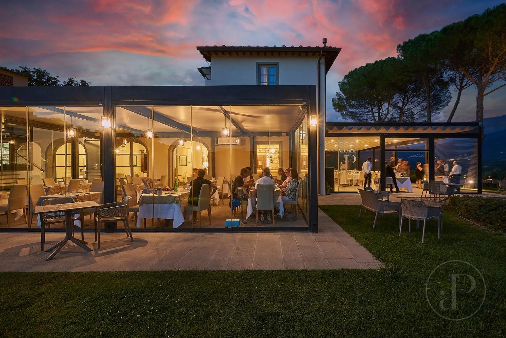 Restaurant/places to eat in Resort 37