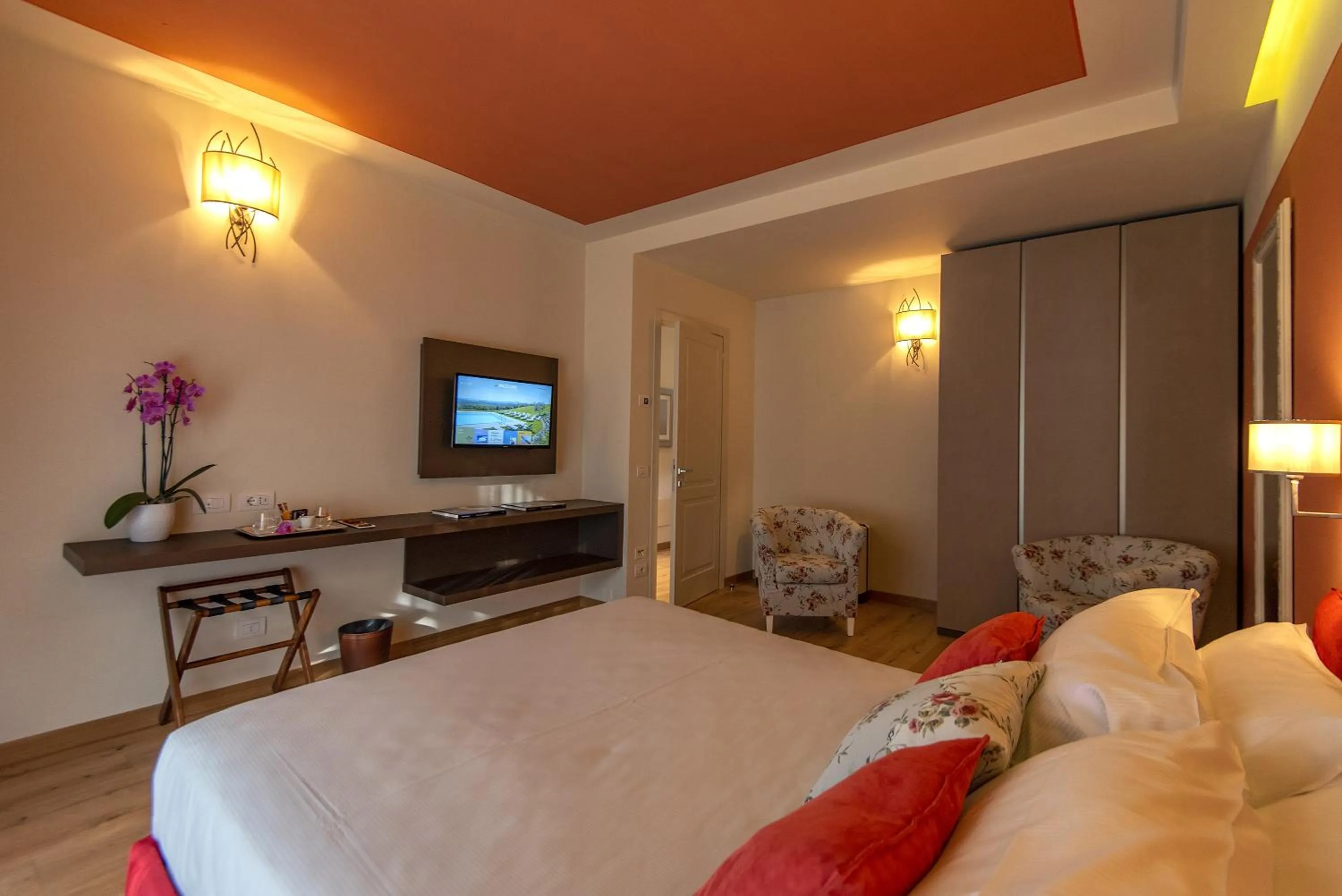 Photo of the whole room, Bed in Resort 37