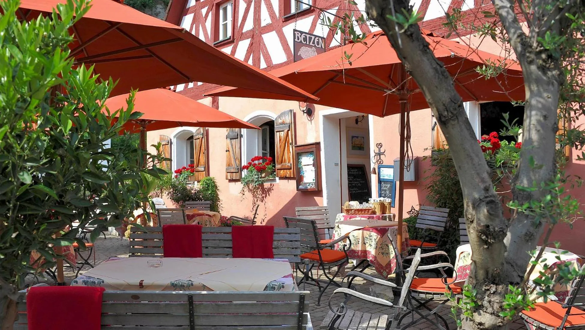 Restaurant/places to eat in Schlosshotel Betzenstein
