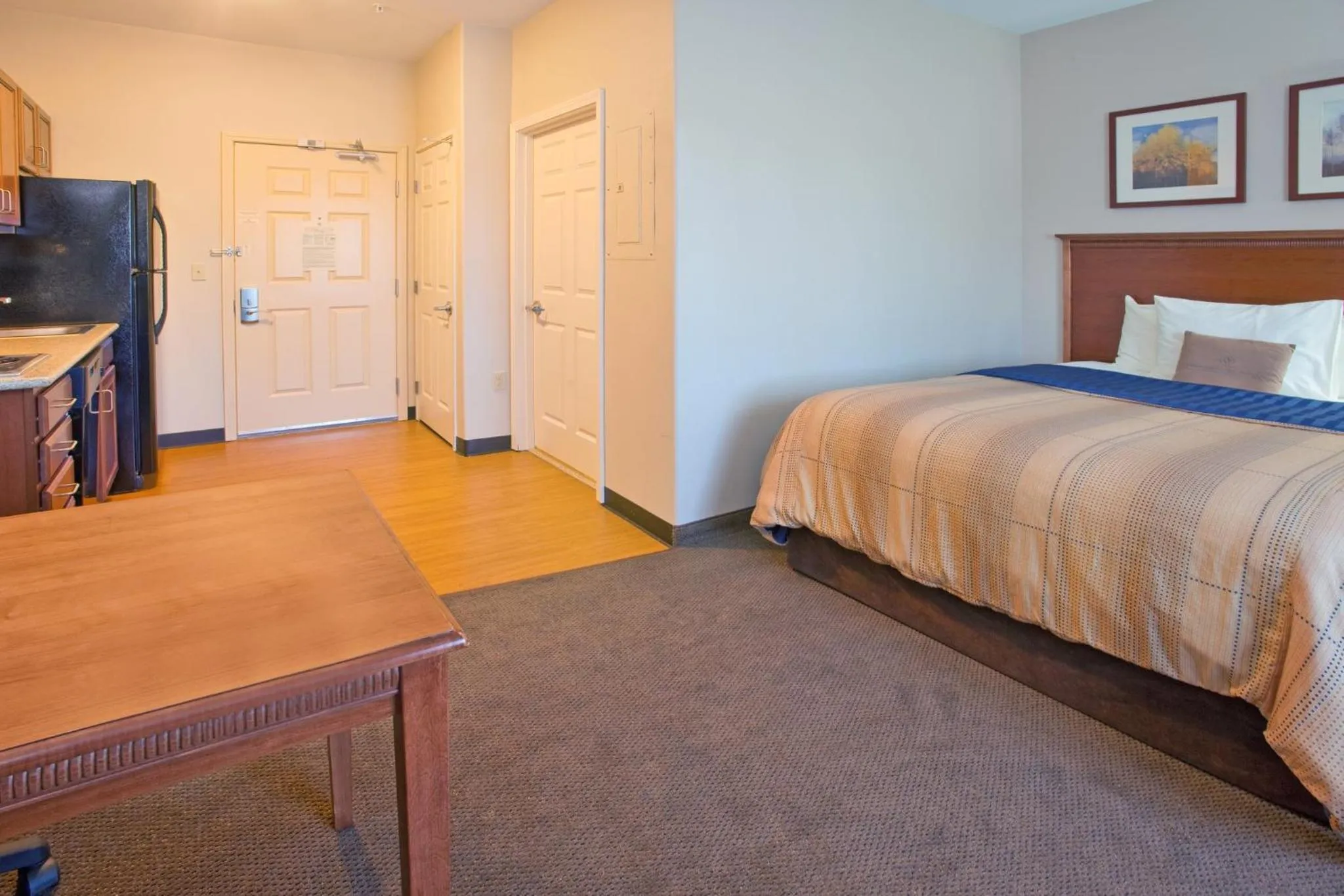 Photo of the whole room, Bed in Candlewood Suites Roswell by IHG