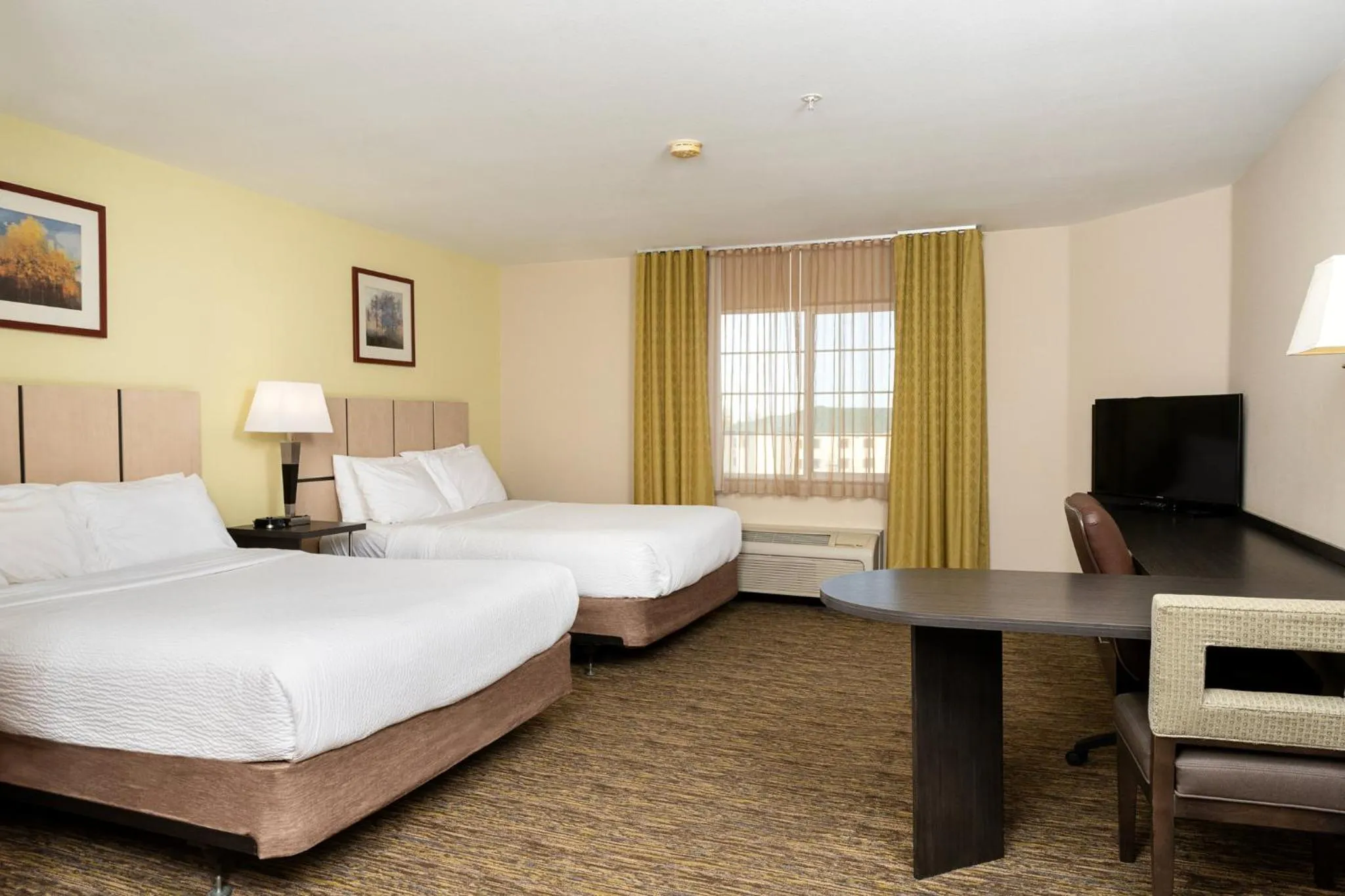 Photo of the whole room, Bed in Candlewood Suites Roswell by IHG