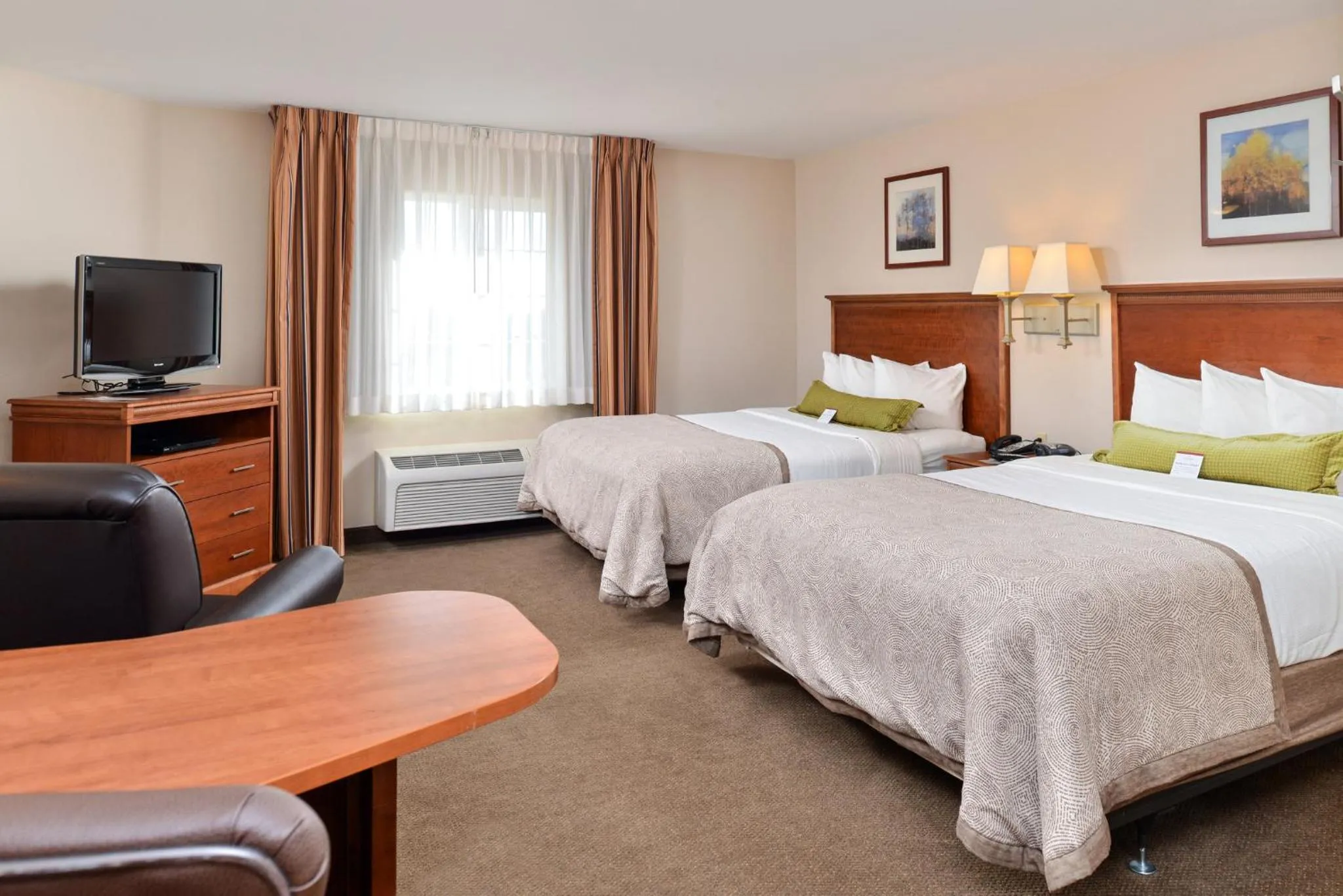 Photo of the whole room, Bed in Candlewood Suites Roswell by IHG